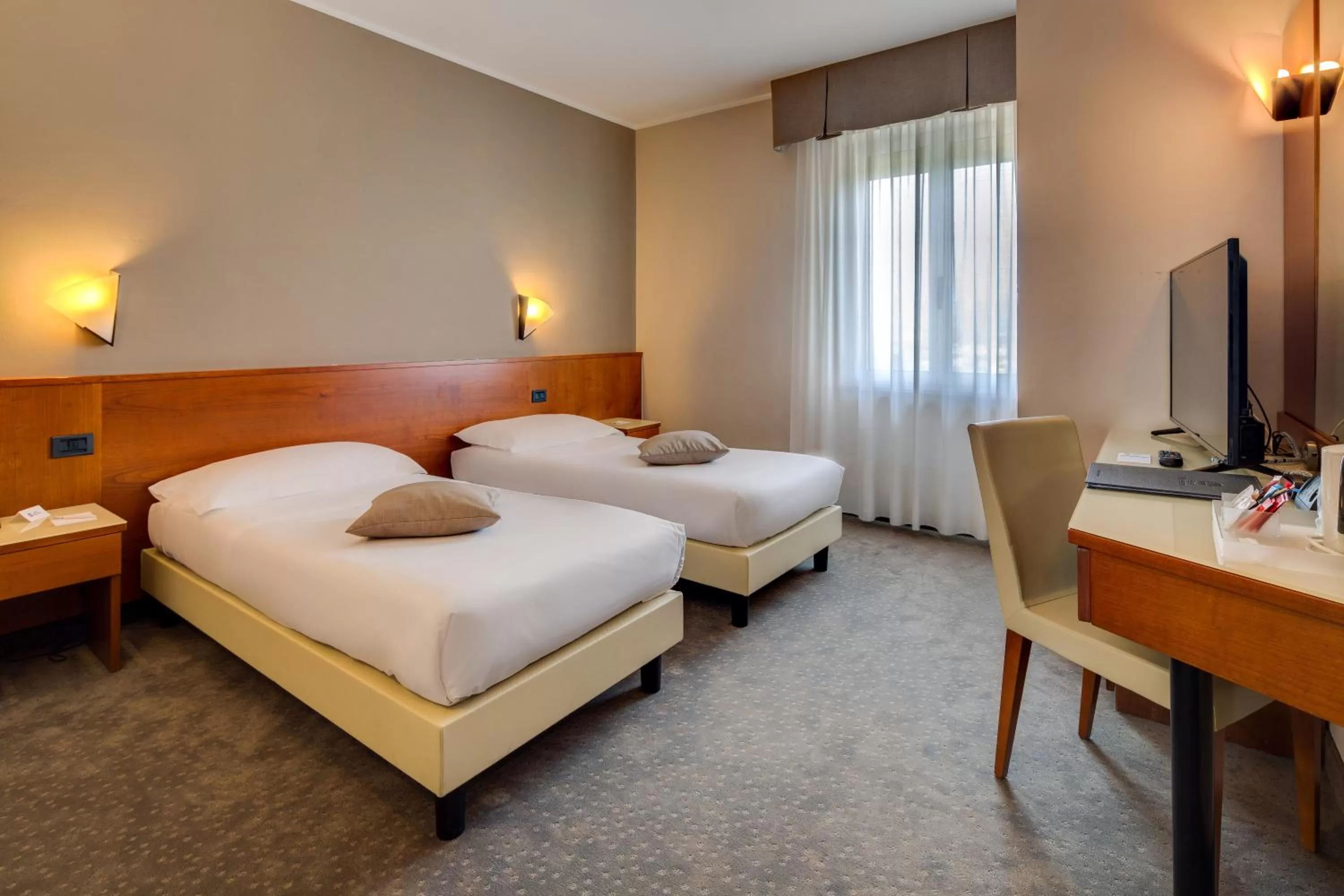 Photo of the whole room, Bed in Best Western Hotel Turismo