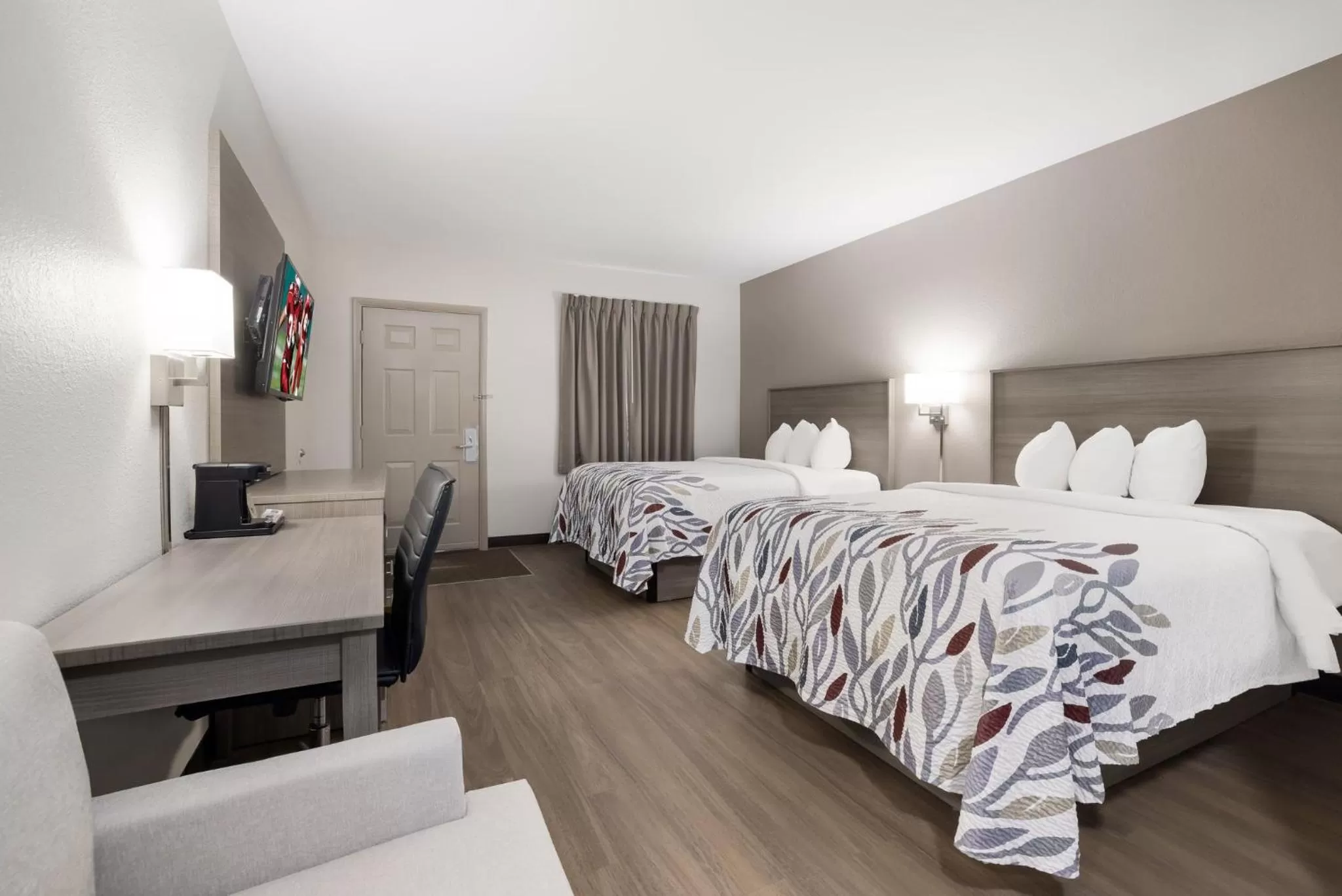 Bedroom, Bed in Red Roof Inn Weedsport