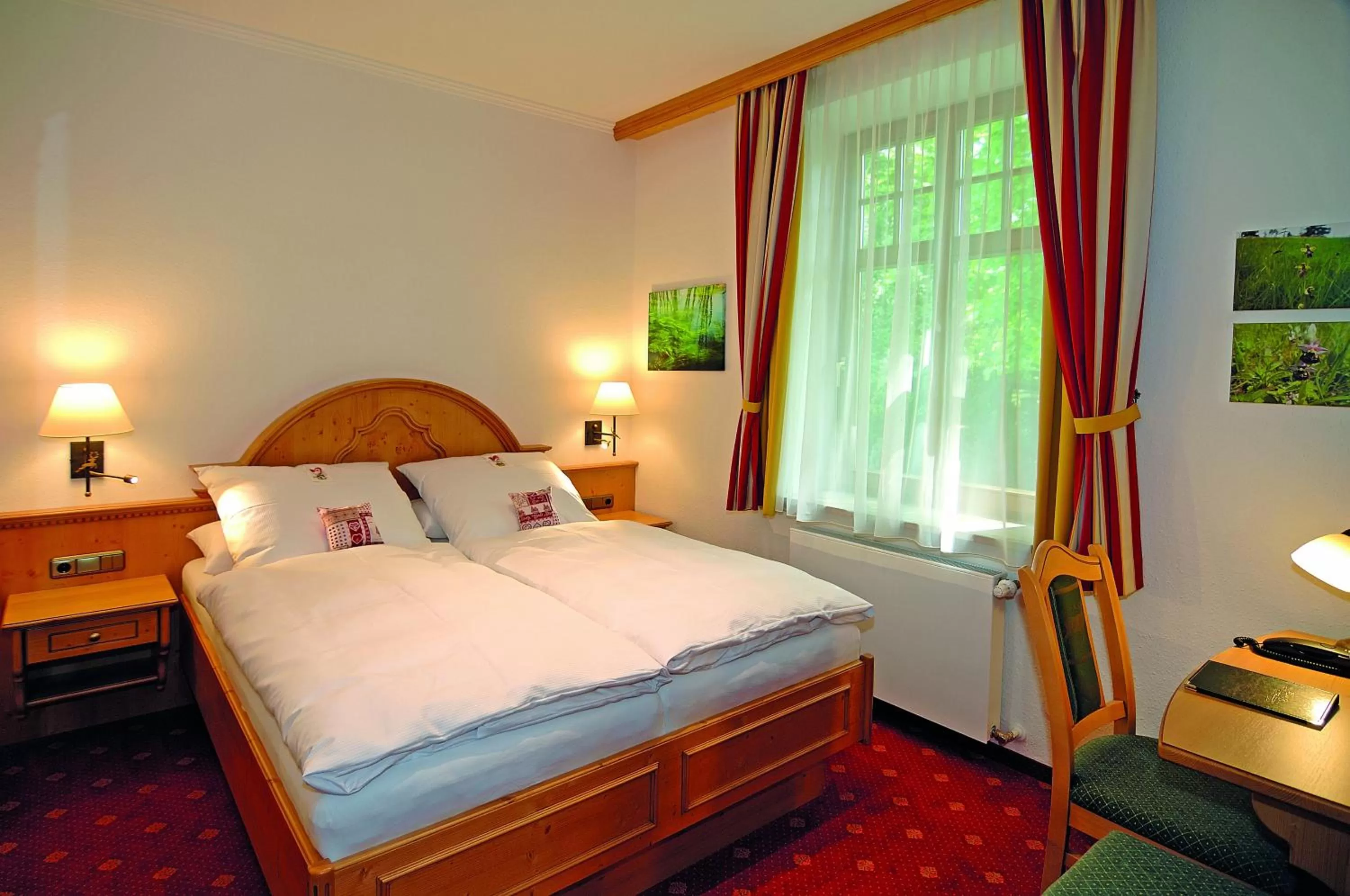 Bedroom, Bed in Hotel Alpenhof - ruhige Wohlfühloase zwischen München, dem Fünf-Seenland und den Bergen, in S-Bahnnähe