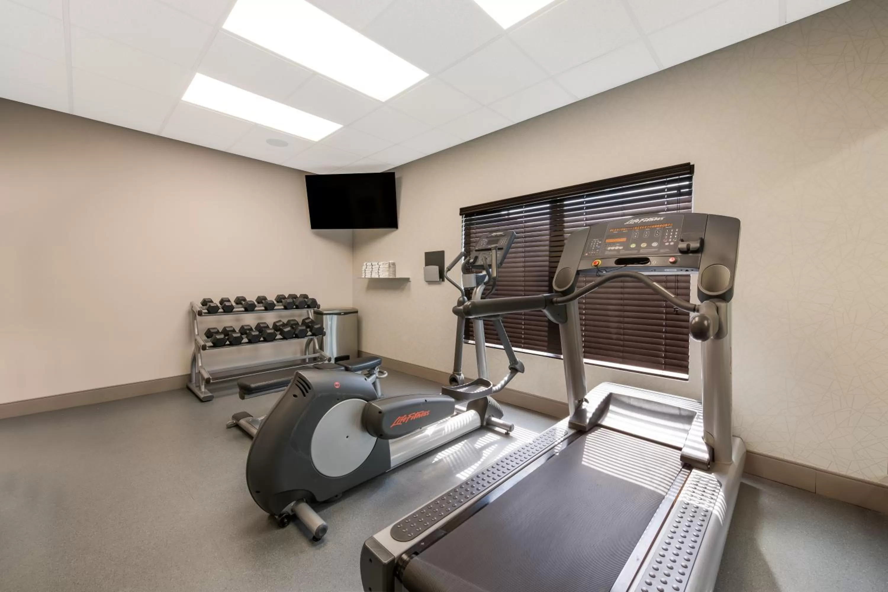 Fitness centre/facilities in Country Inn & Suites by Radisson, Wichita East, KS