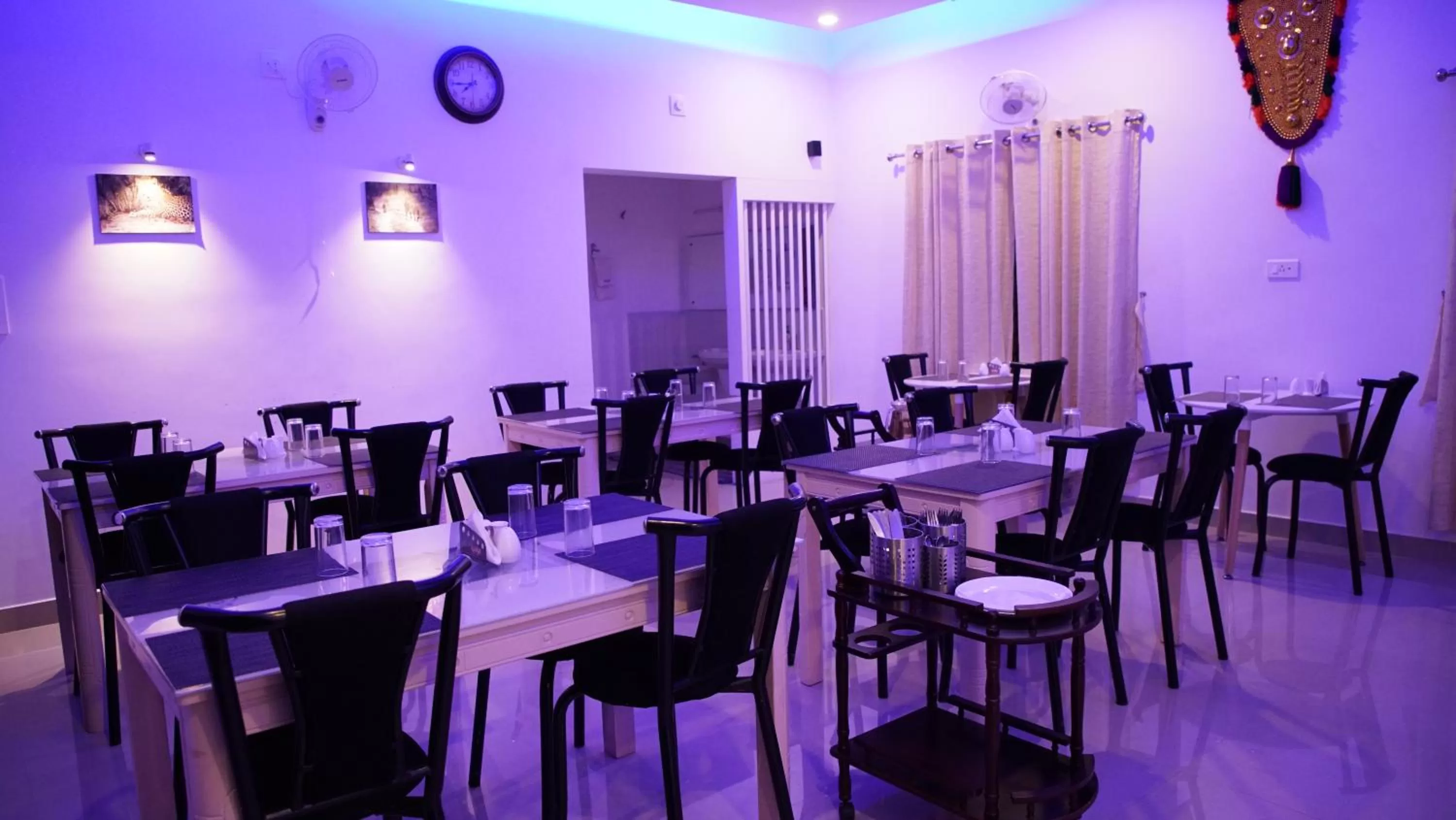 Breakfast, Restaurant/Places to Eat in Woodrose Resort