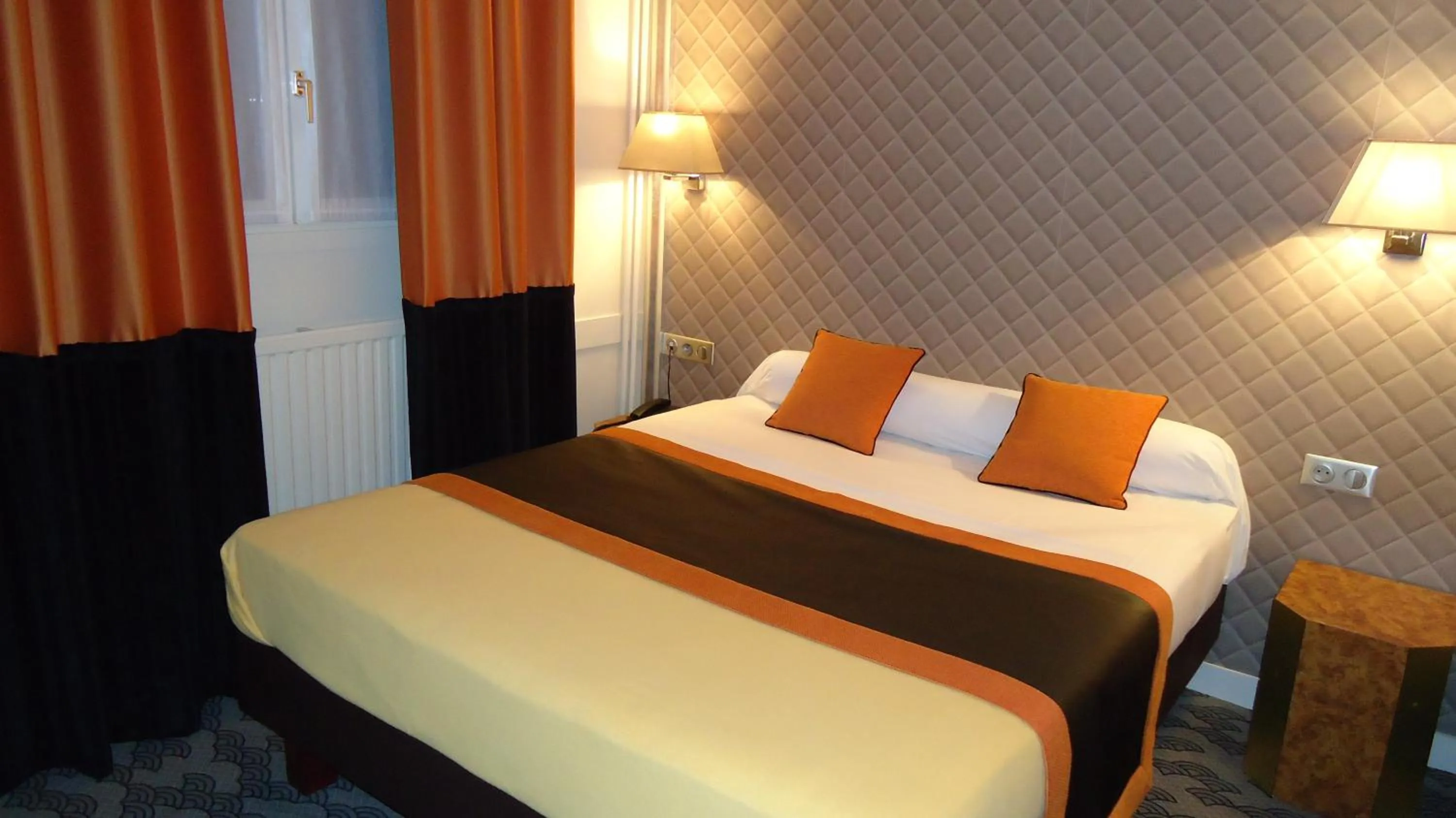 Bedroom, Bed in Hotel d'Amiens
