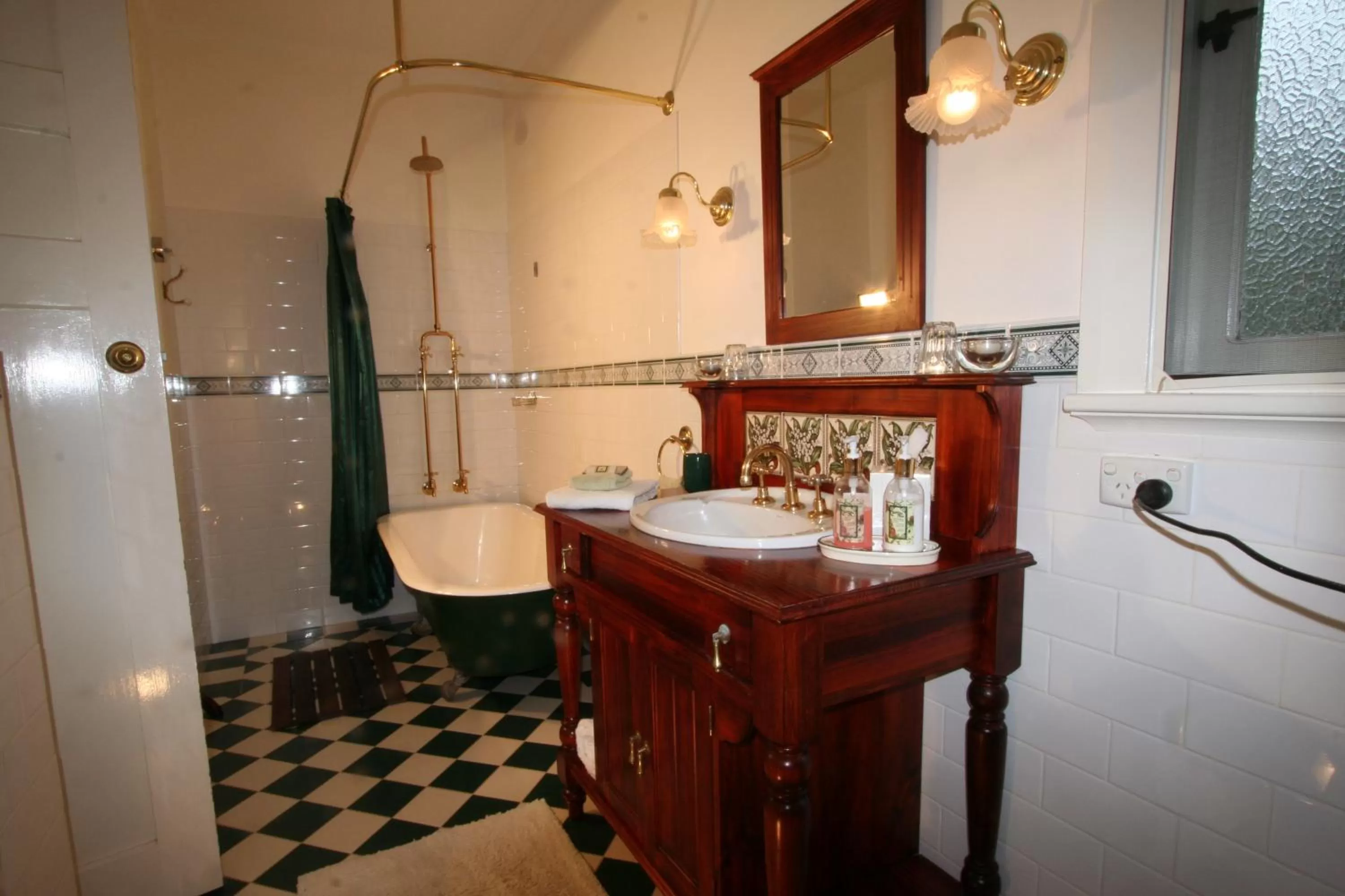 Shower in Rosebridge House Bed & Breakfast Adult Retreat