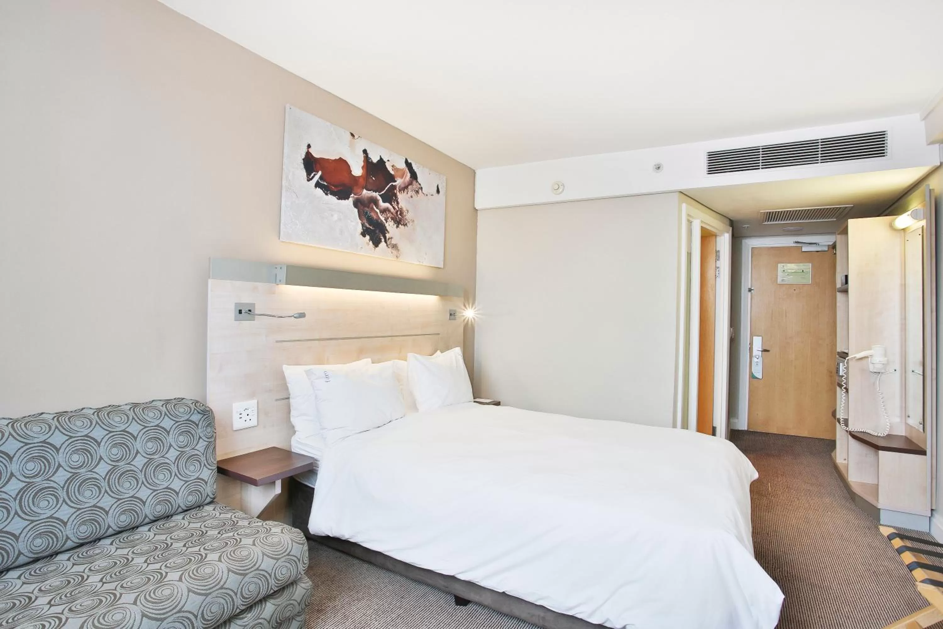 Bedroom, Bed in RH Hotel & Apartments - Pretoria