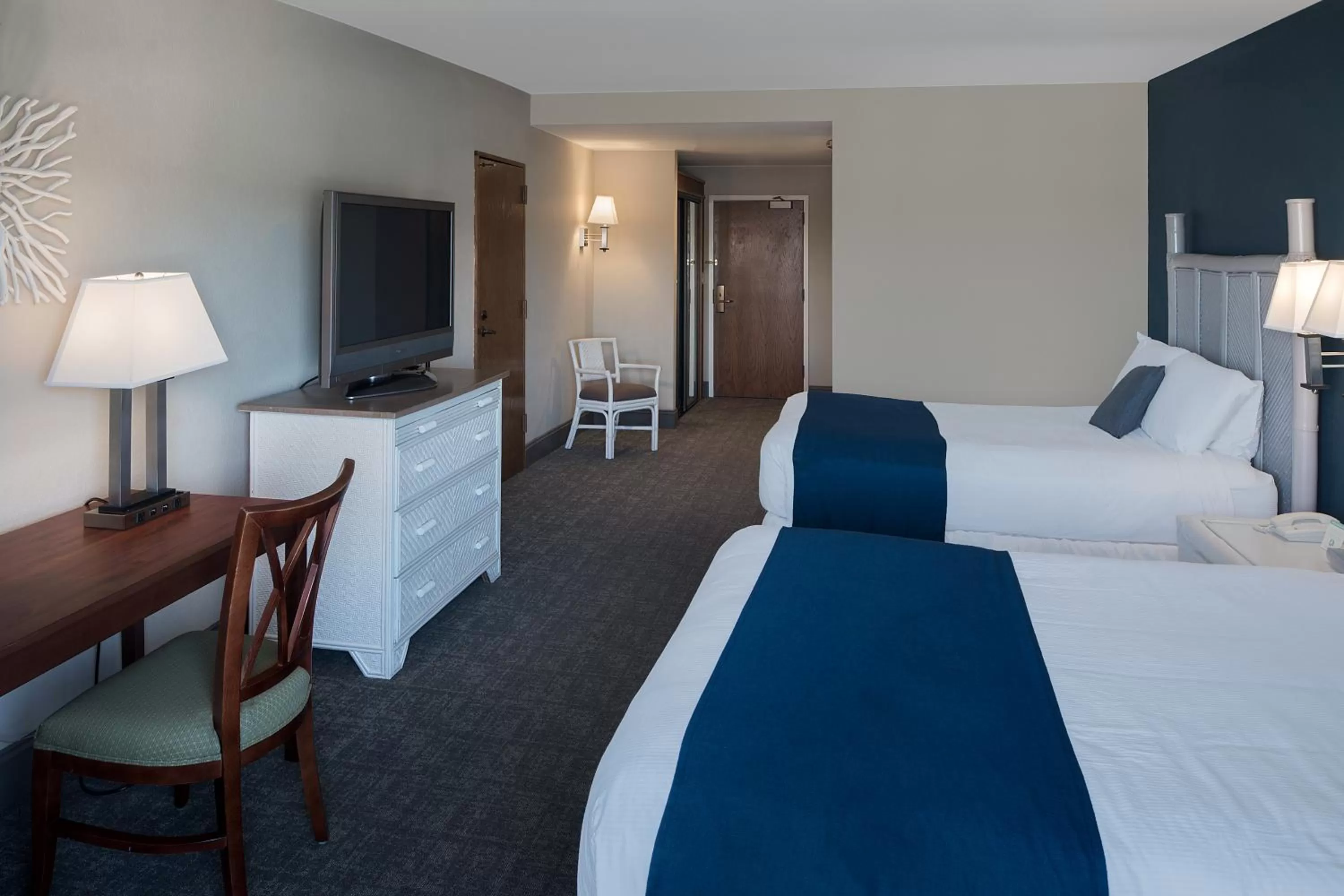 Bedroom, Bed in Bay Club Hotel and Marina