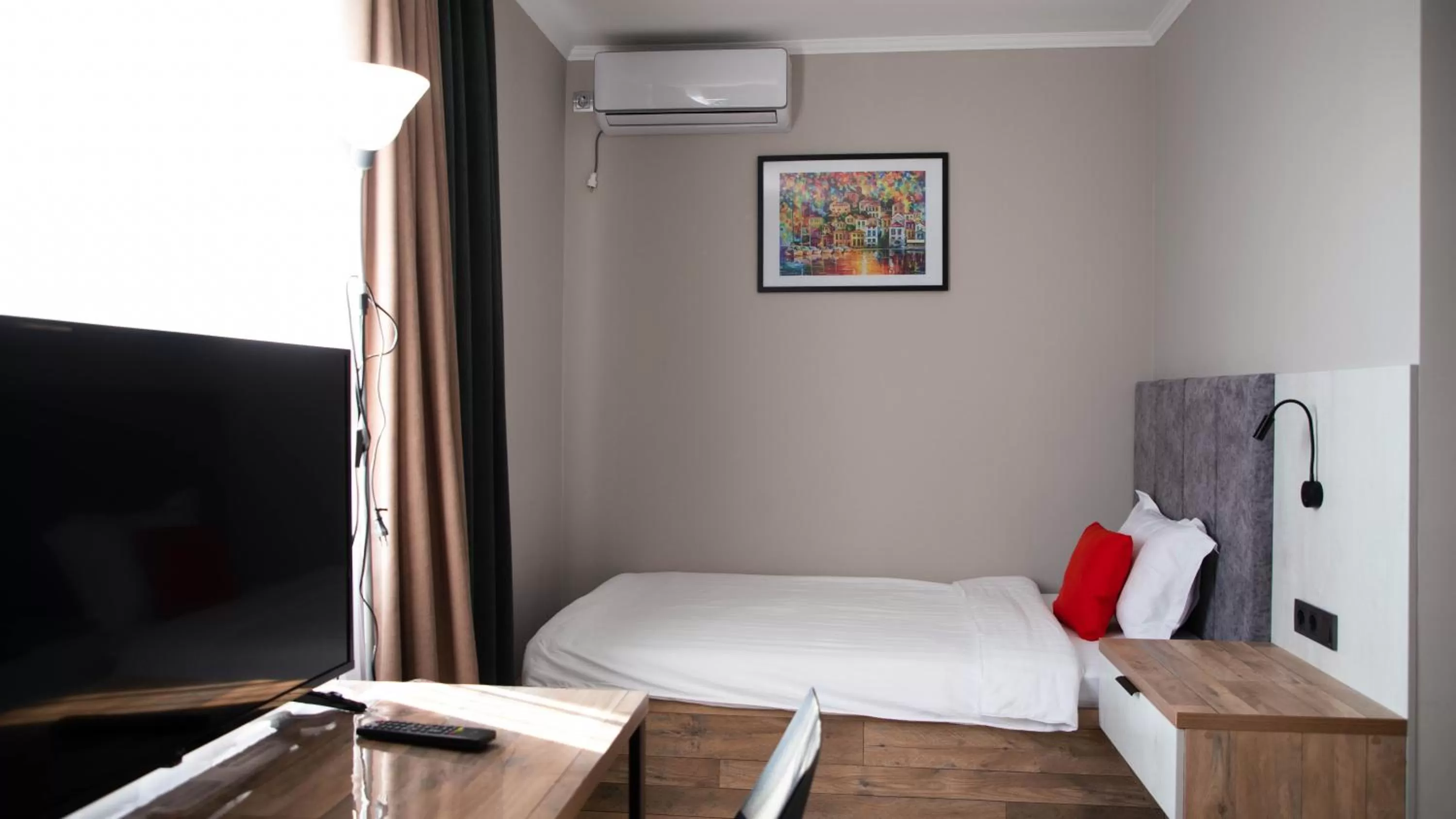 Photo of the whole room, Bed in Zodiac