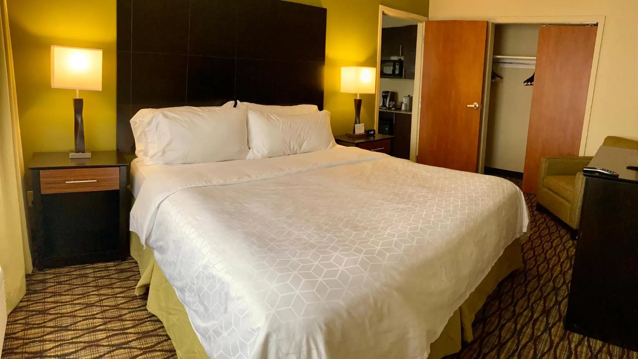 Photo of the whole room, Bed in Holiday Inn Express Hotel & Suites Edmond by IHG