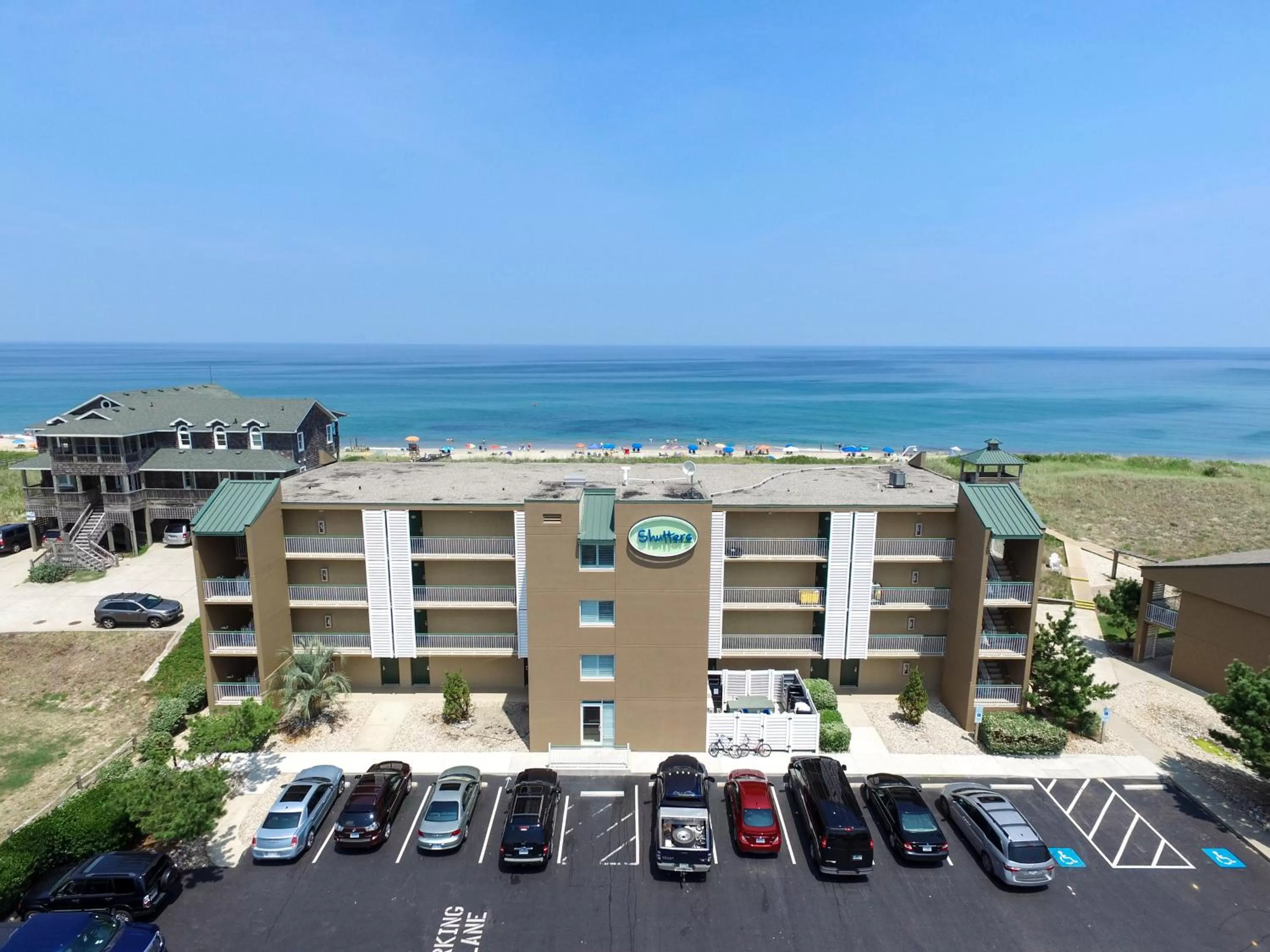 Facade/entrance in Shutters on the Banks