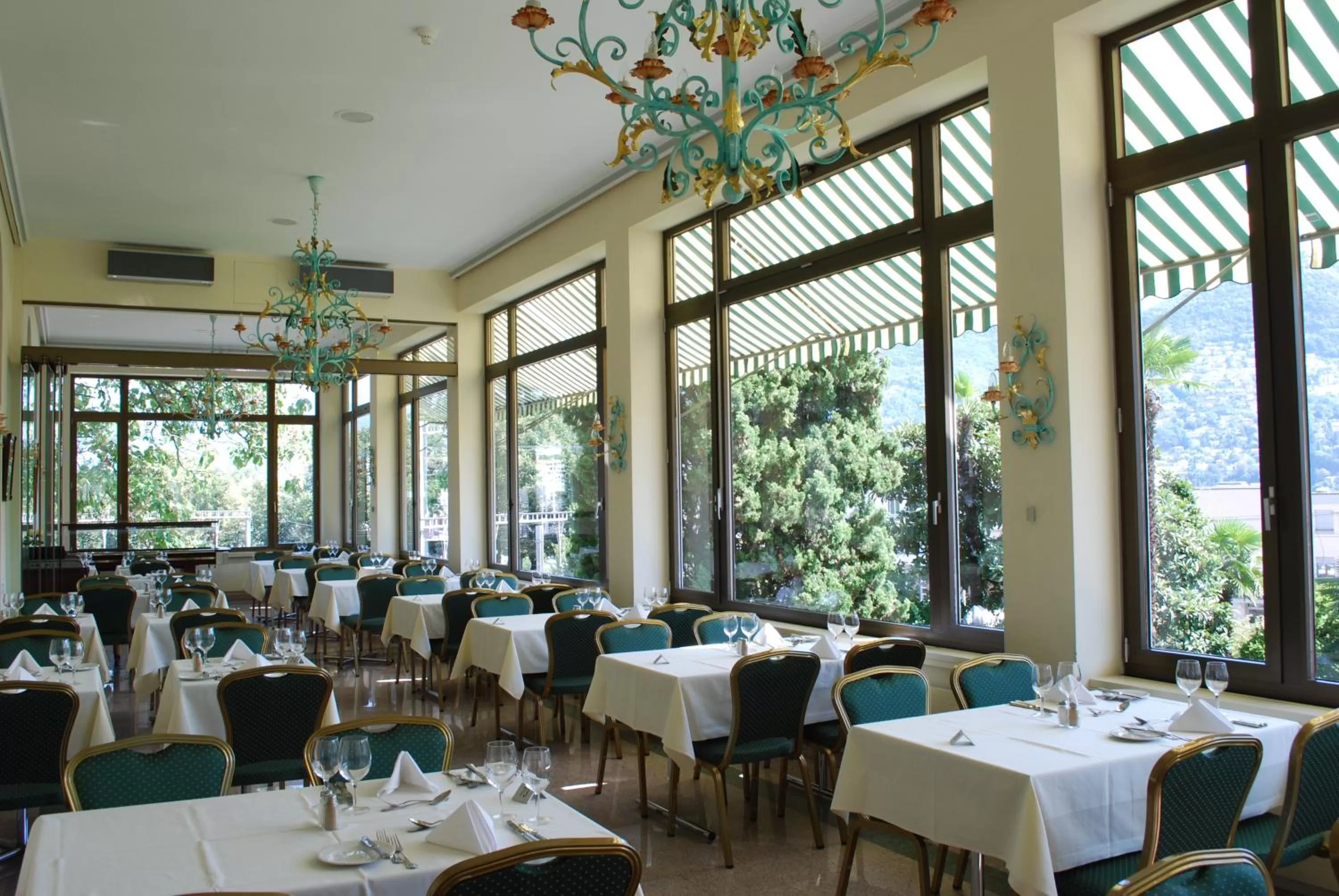 Restaurant/places to eat in Continental Parkhotel