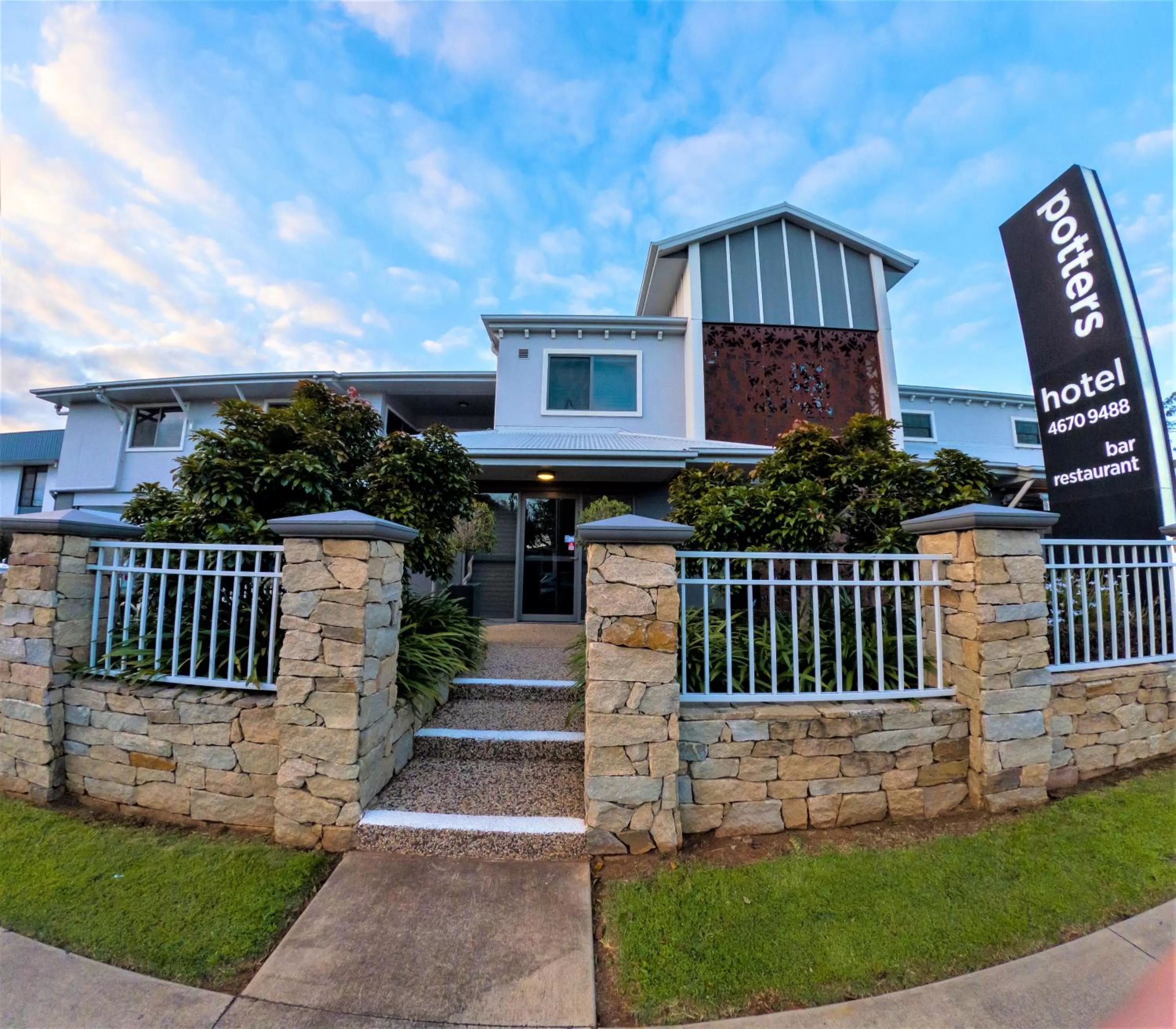 Property building in Potters Toowoomba Hotel