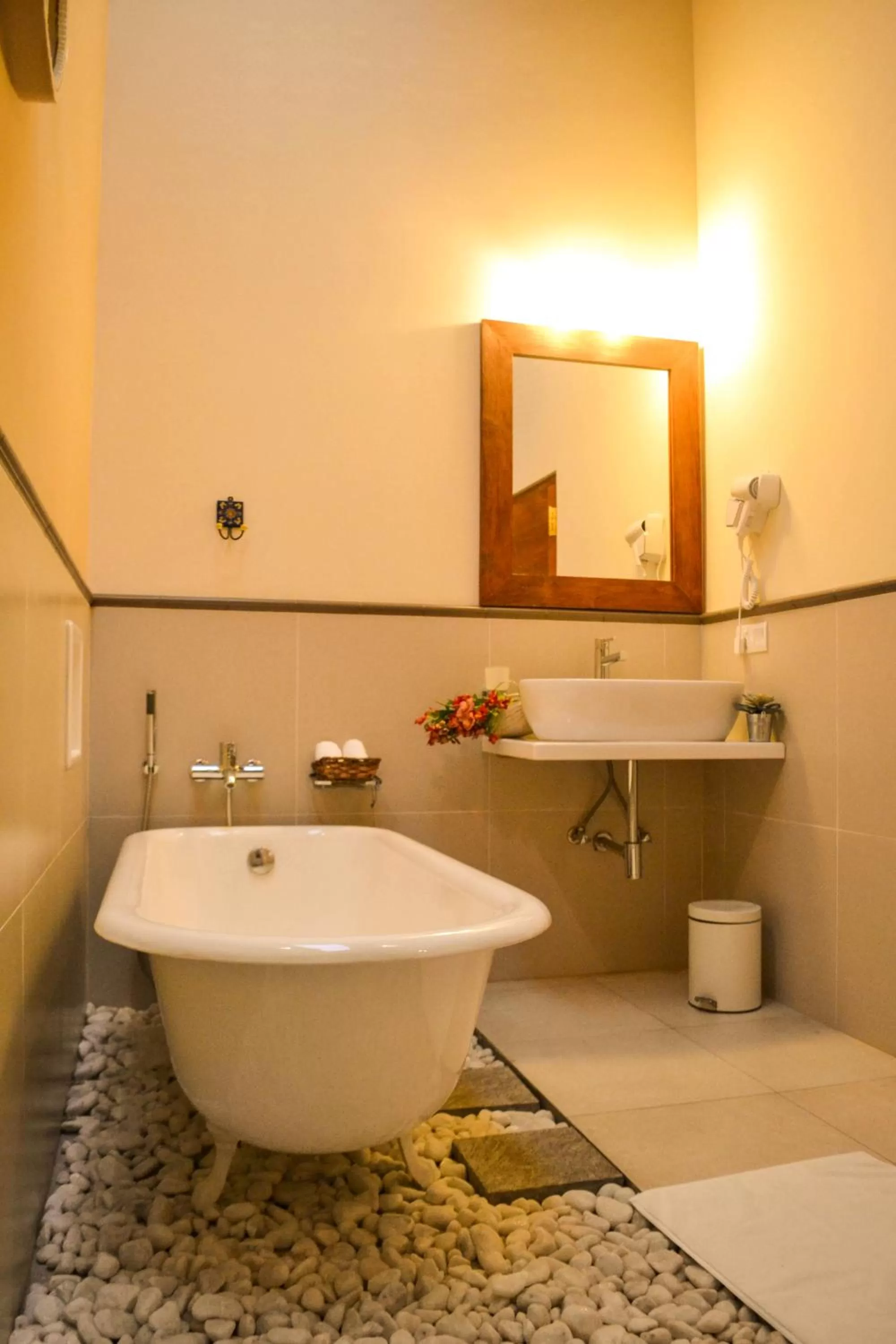 Hot Tub, Bathroom in Urban Bliss Studio