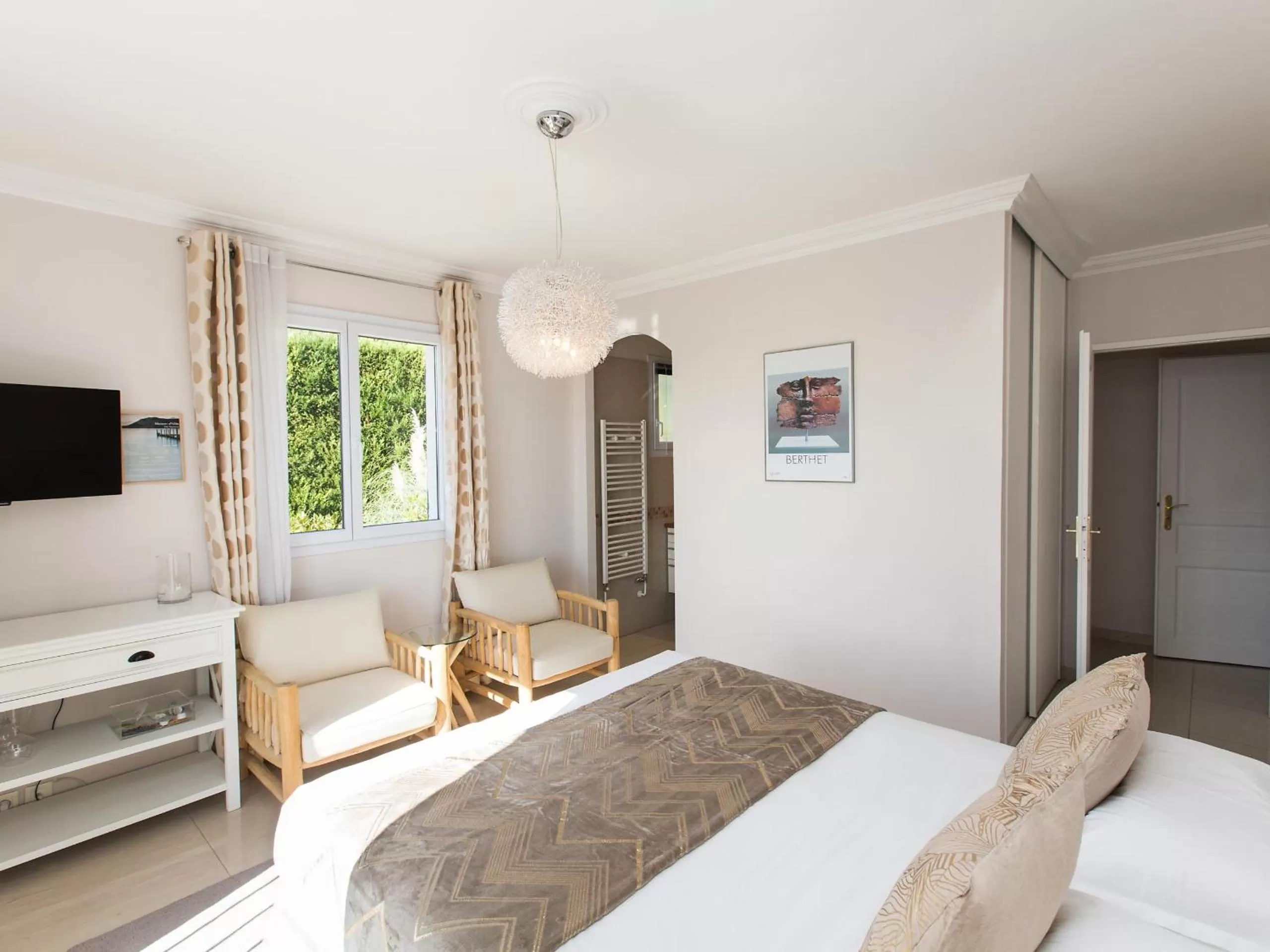 Bedroom in Les chambres d'hôtes de Mougins