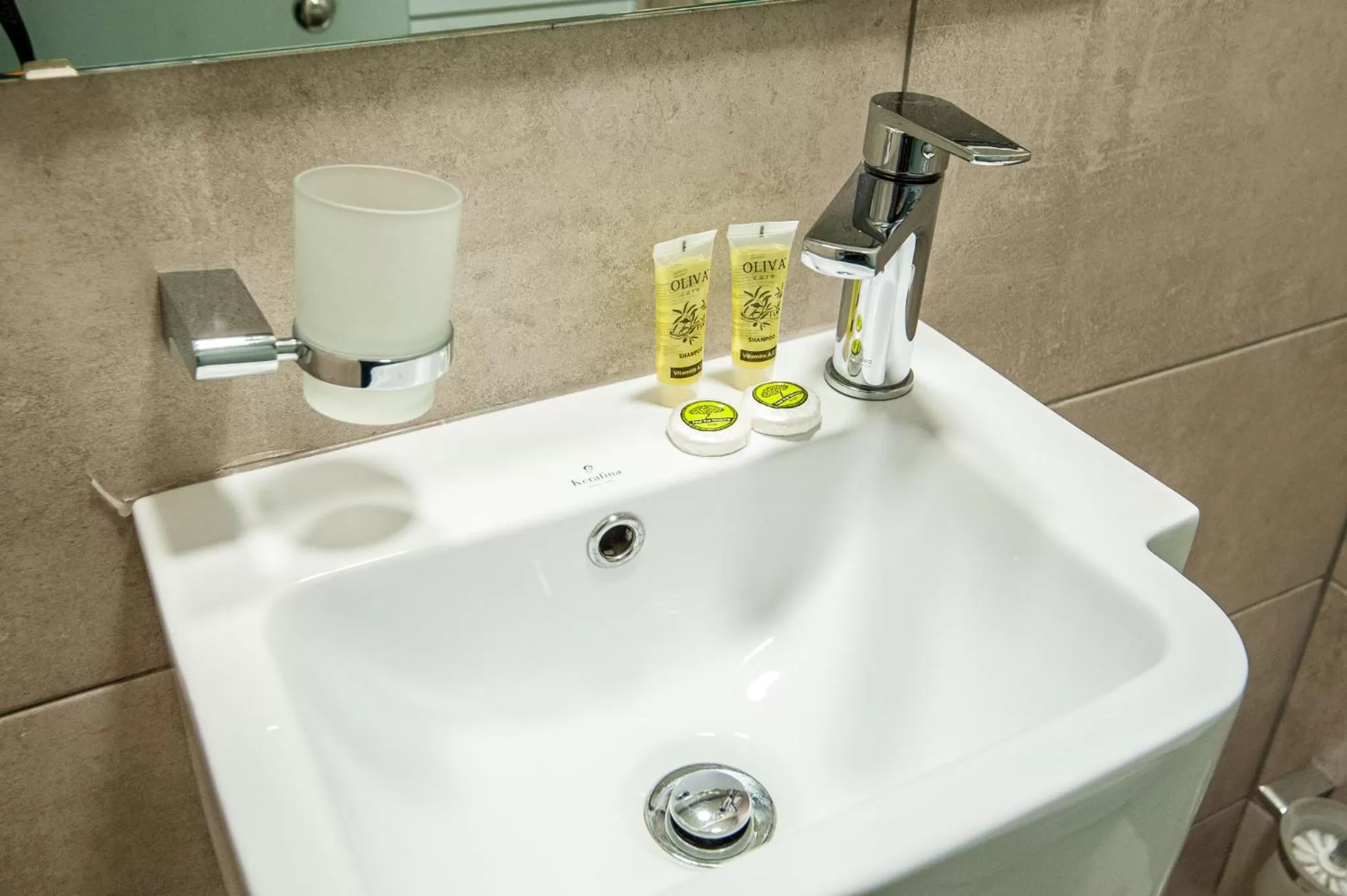 Bathroom in Argo Hotel Piraeus