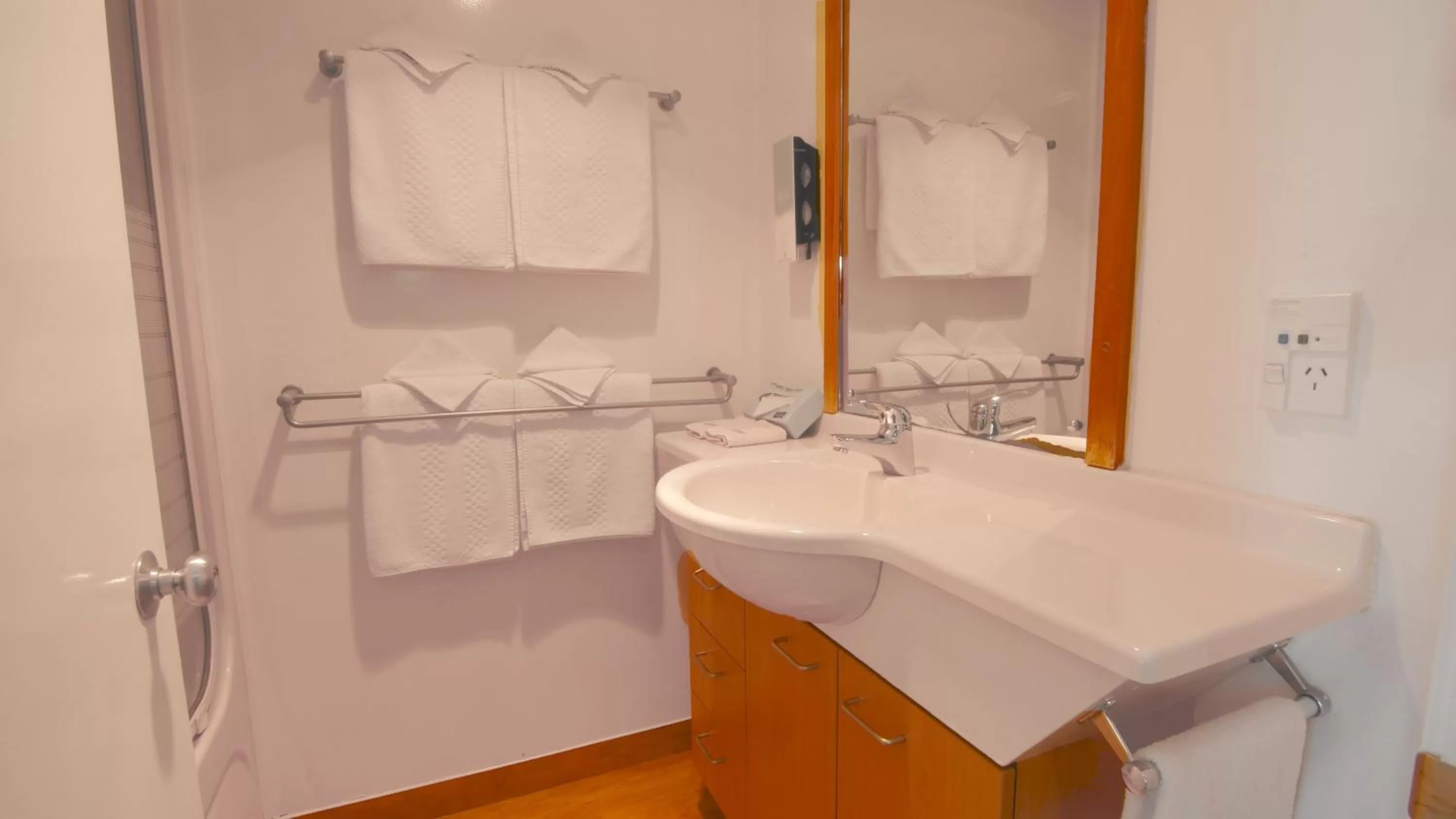 Bathroom in Country Glen Lodge