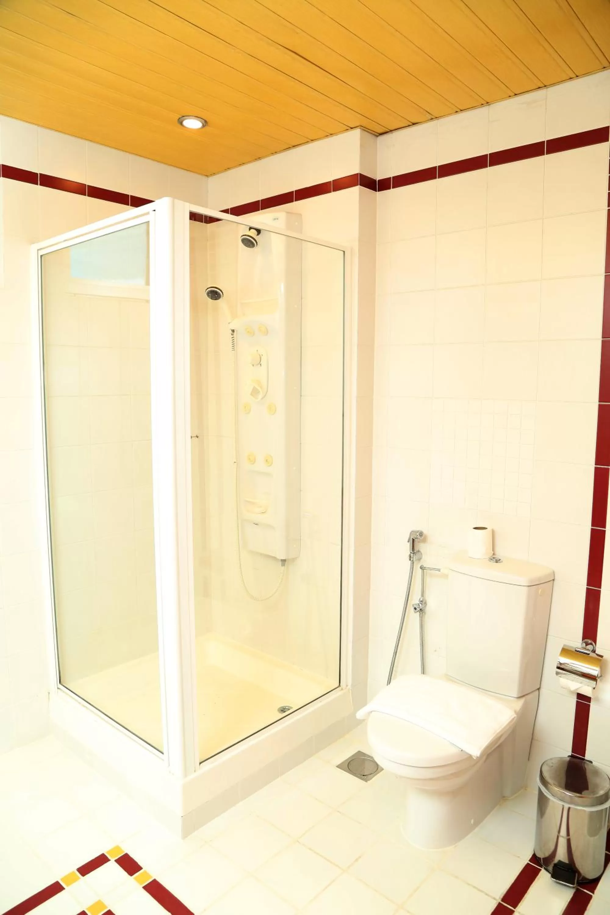 Bathroom in Gulf Court Hotel