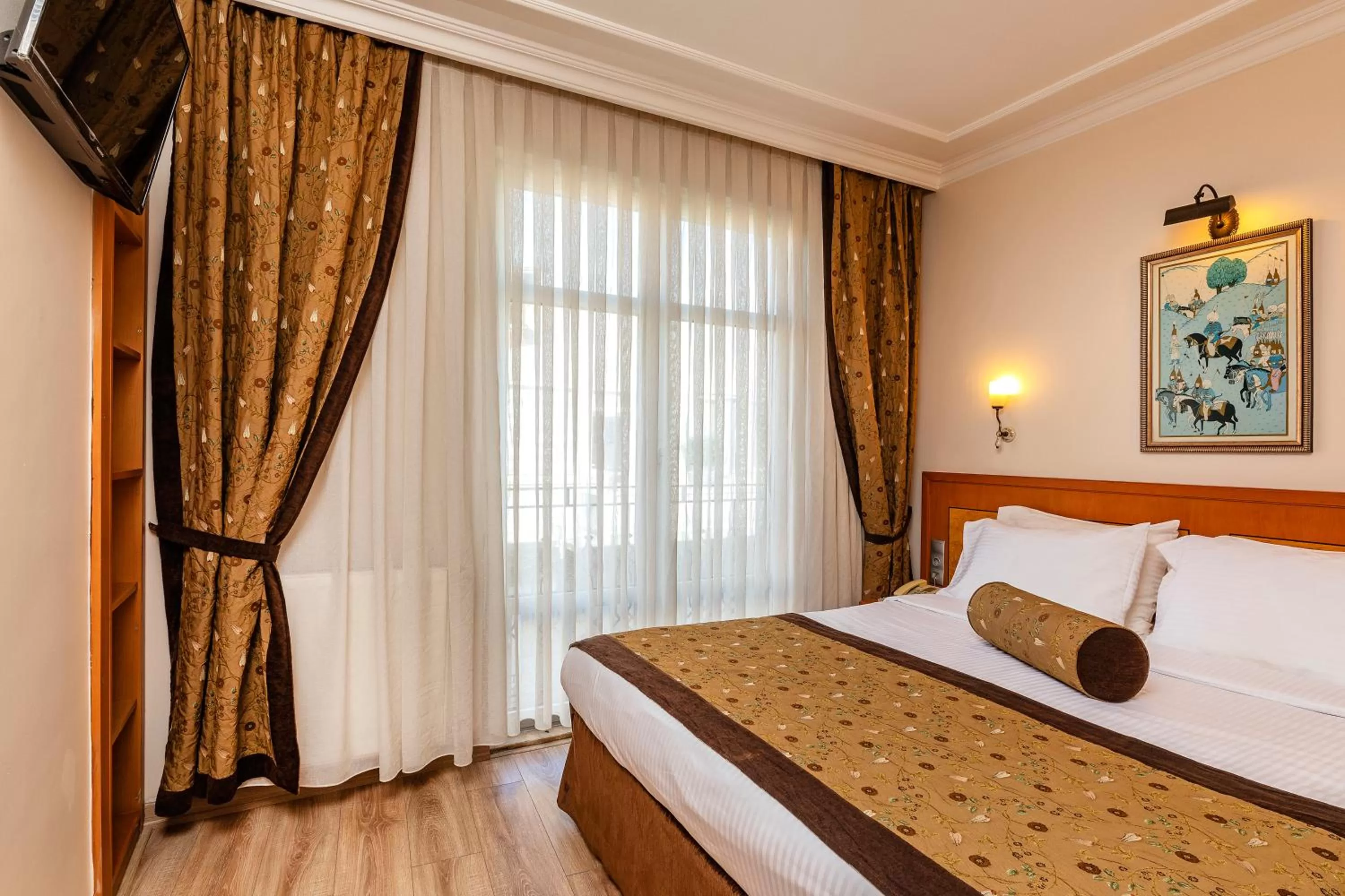 Bed in Santa Ottoman Hotel