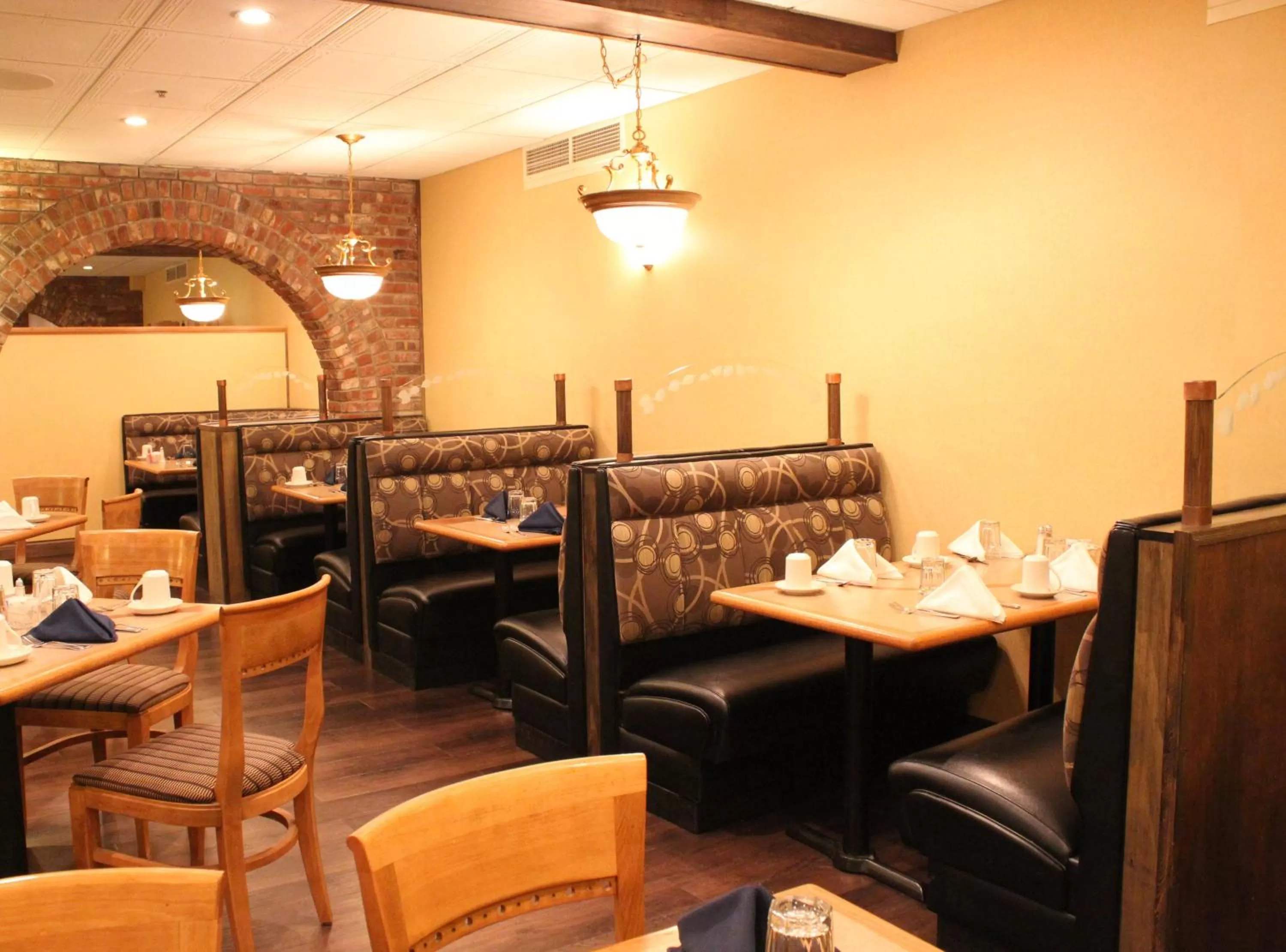 Restaurant/places to eat in Holiday Inn Great Falls-Convention Center by IHG