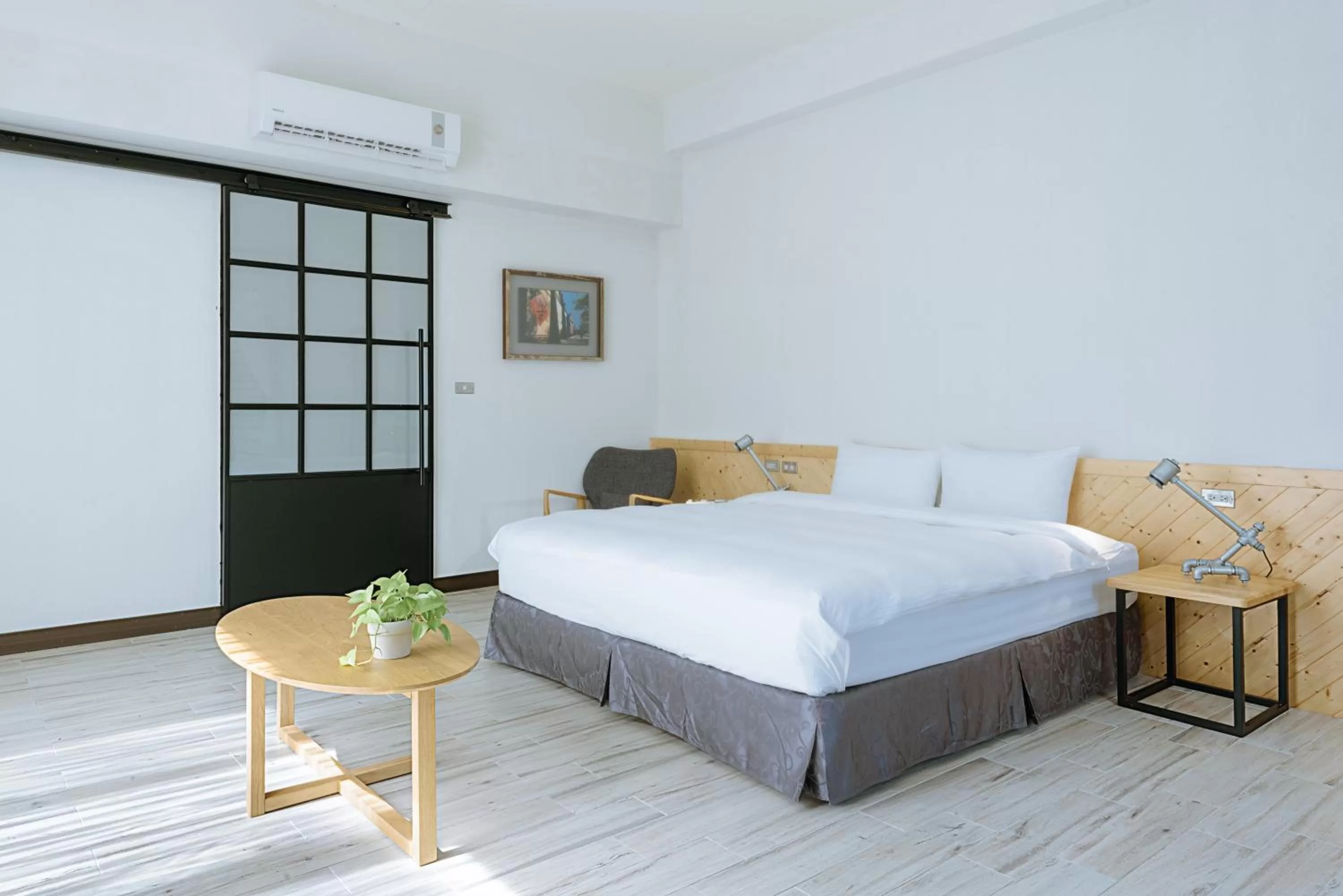 Photo of the whole room, Bed in Chillax Inn B&B