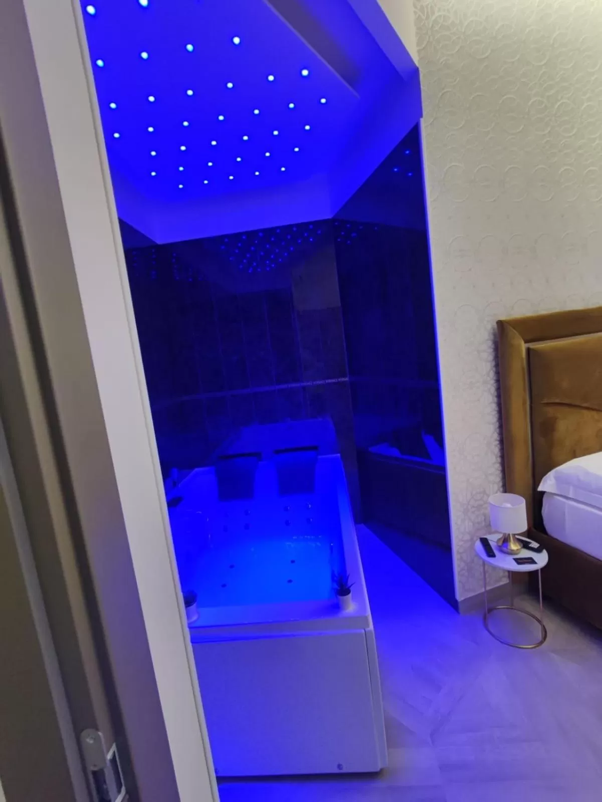 Bed in Twin Towers Naples Luxury