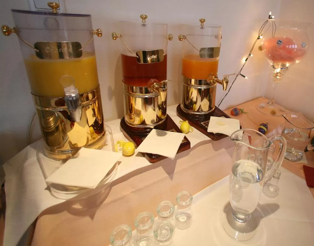 Restaurant/places to eat in City Hotel by celina