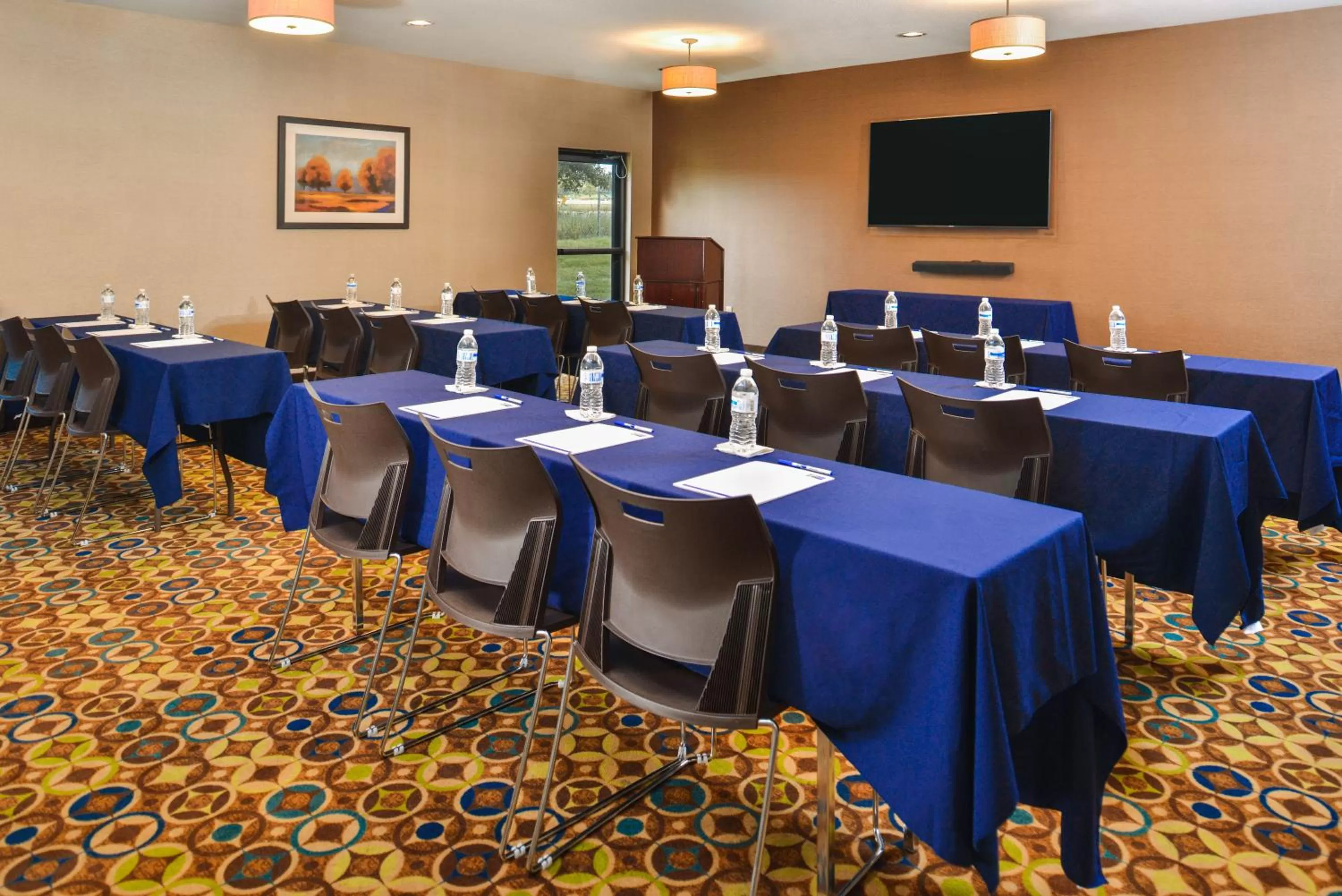 Meeting/conference room in Holiday Inn Express & Suites Topeka West I-70 Wanamaker by IHG