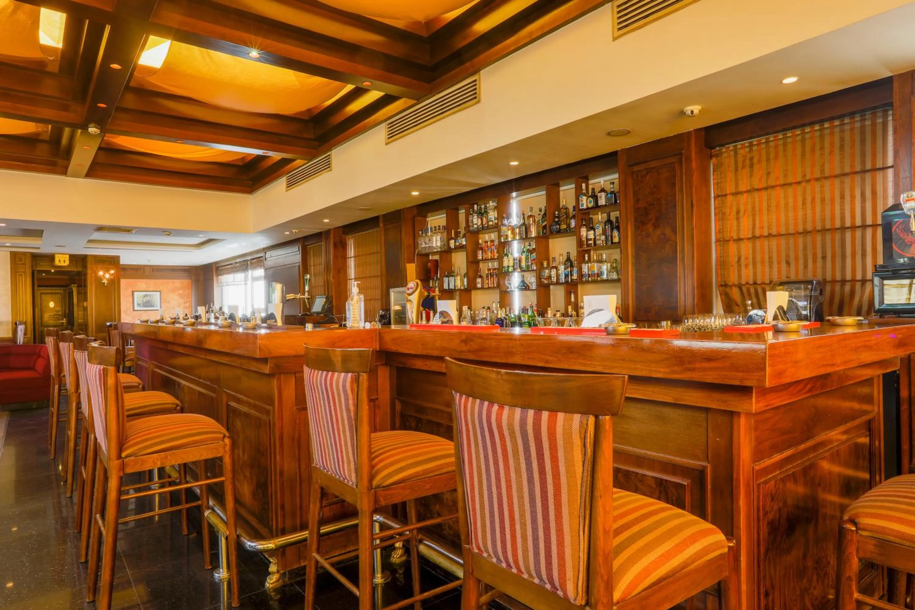 Restaurant/places to eat in Bristol Hotel