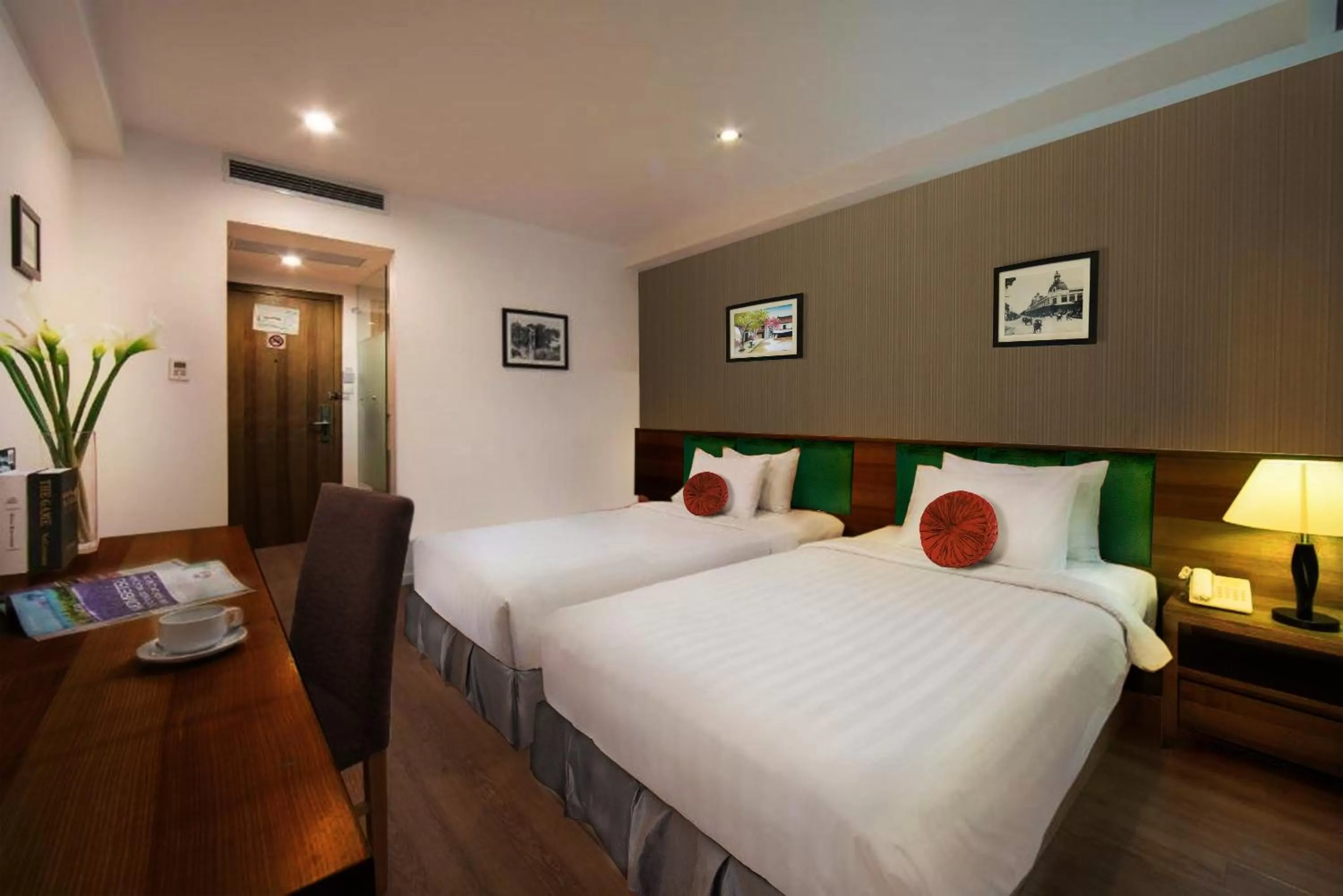 Bedroom, Bed in Aviary Hanoi Hotel & Travel