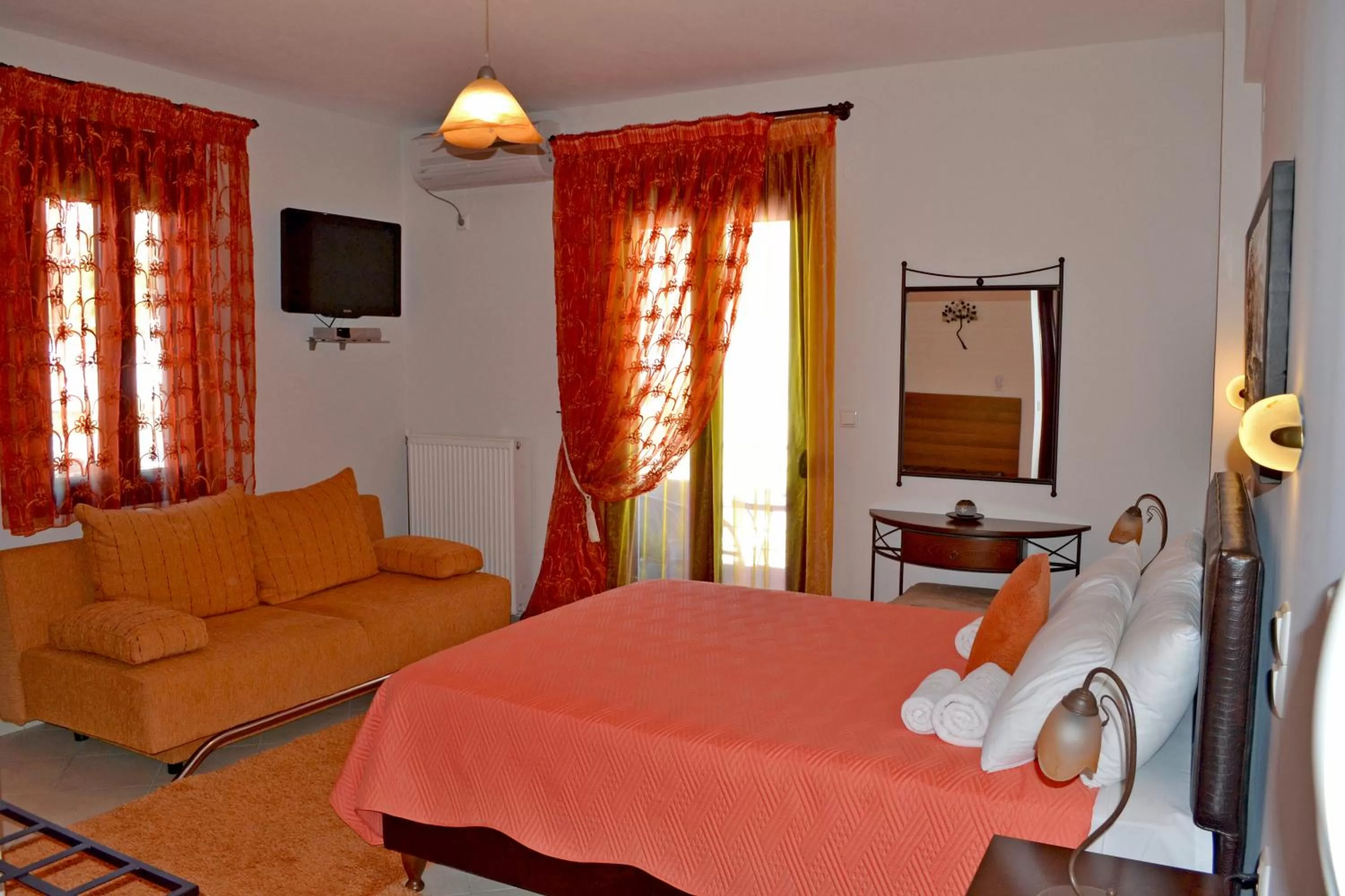 Photo of the whole room, Bed in Anesis