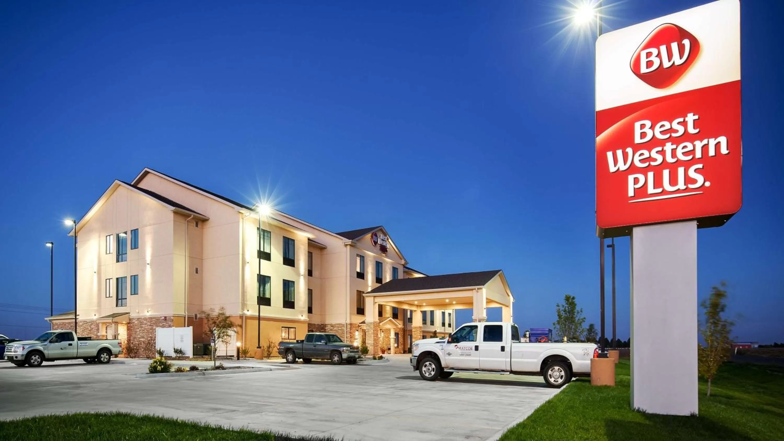 Property building in Best Western Plus Stevens County Inn