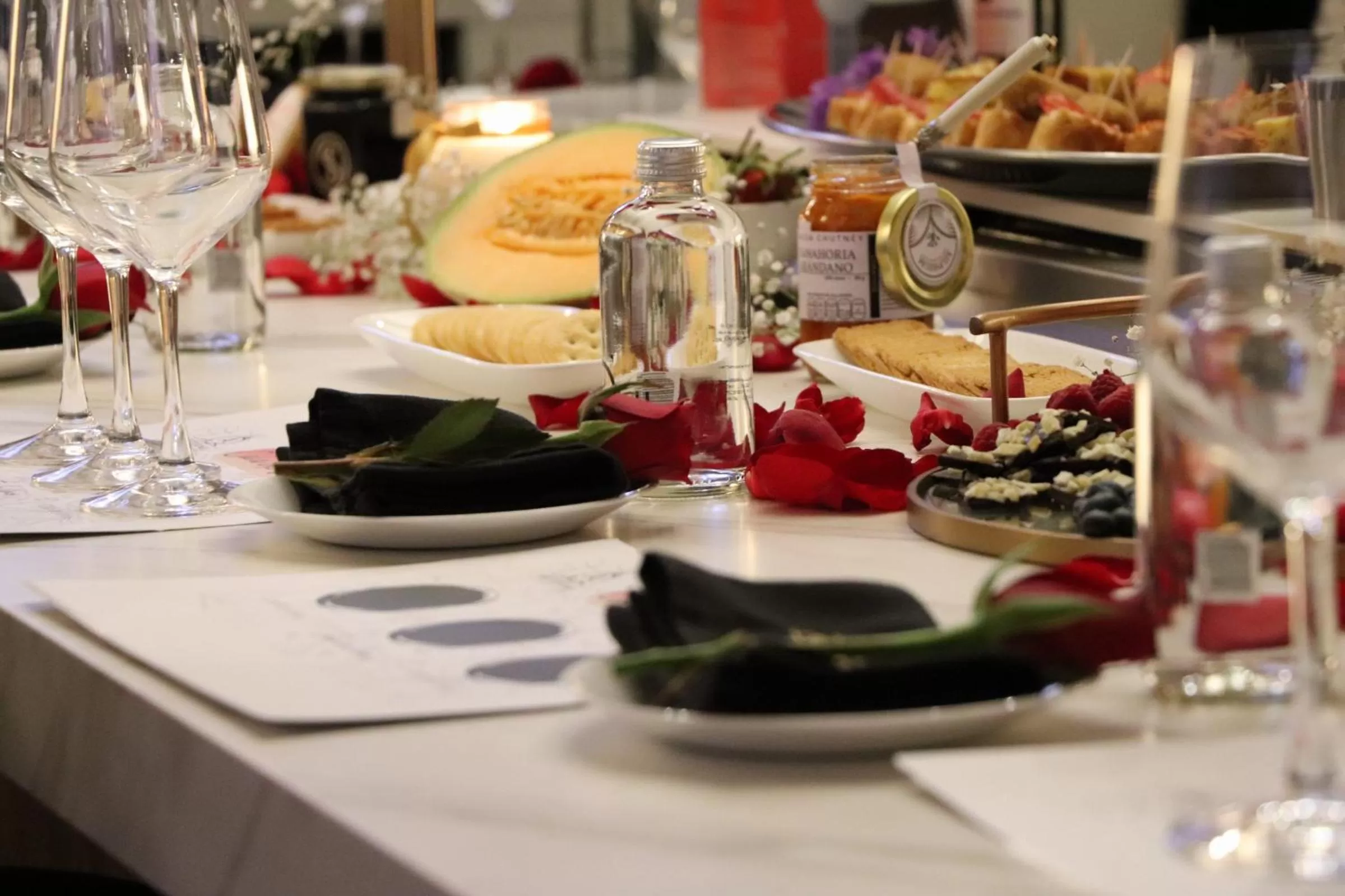 Restaurant/Places to Eat in Artesana Luxury Villa