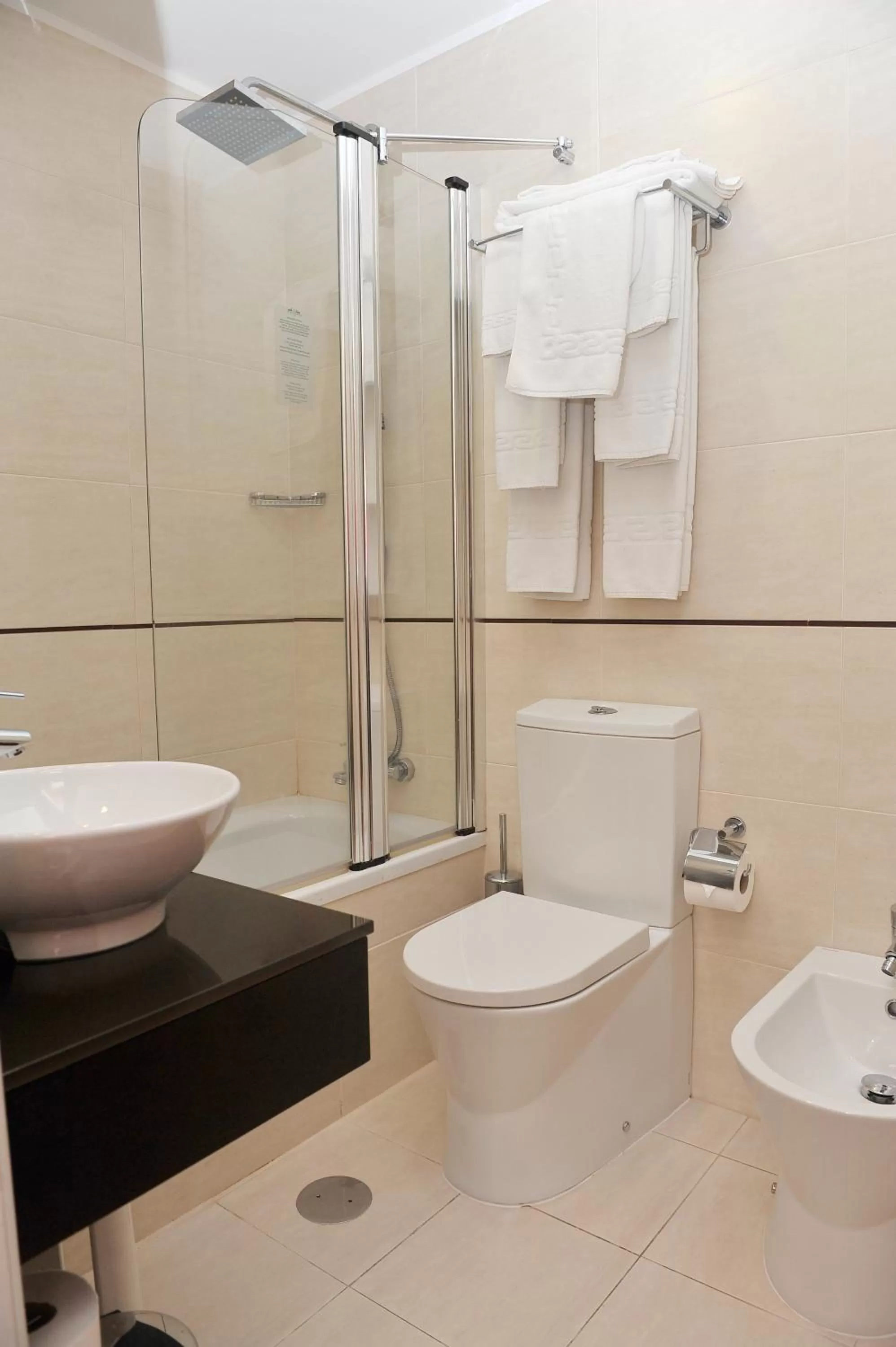 Bathroom in Hotel Aveiro Center by Alboi Group