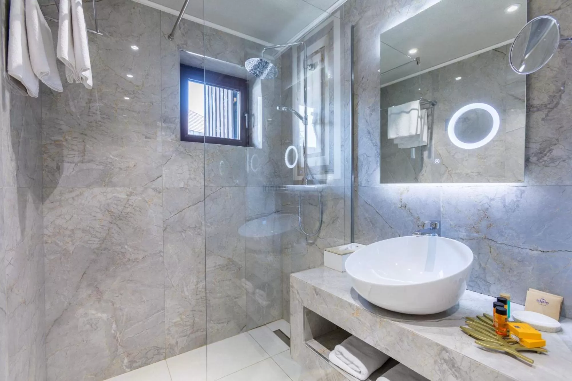 Shower in Alpin Resort Hotel