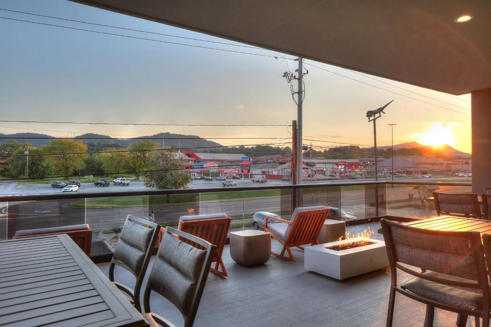 Lobby or reception in Holiday Inn & Suites Pigeon Forge Convention Center by IHG
