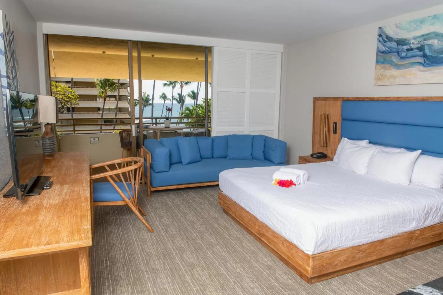 Bed in Royal Kona Resort