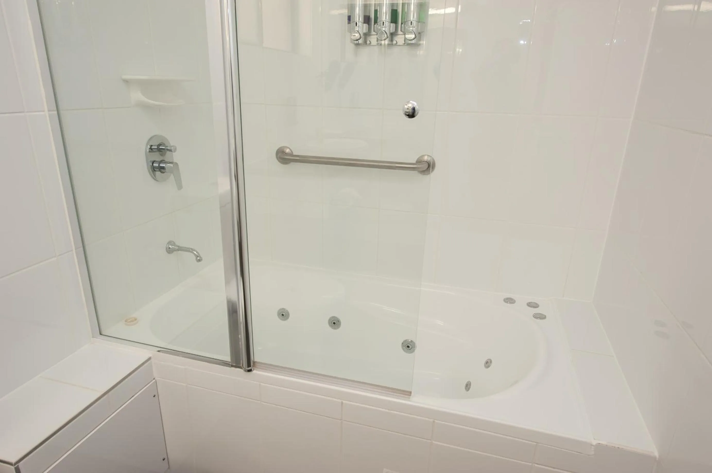 Shower in Allan Cunningham Motel