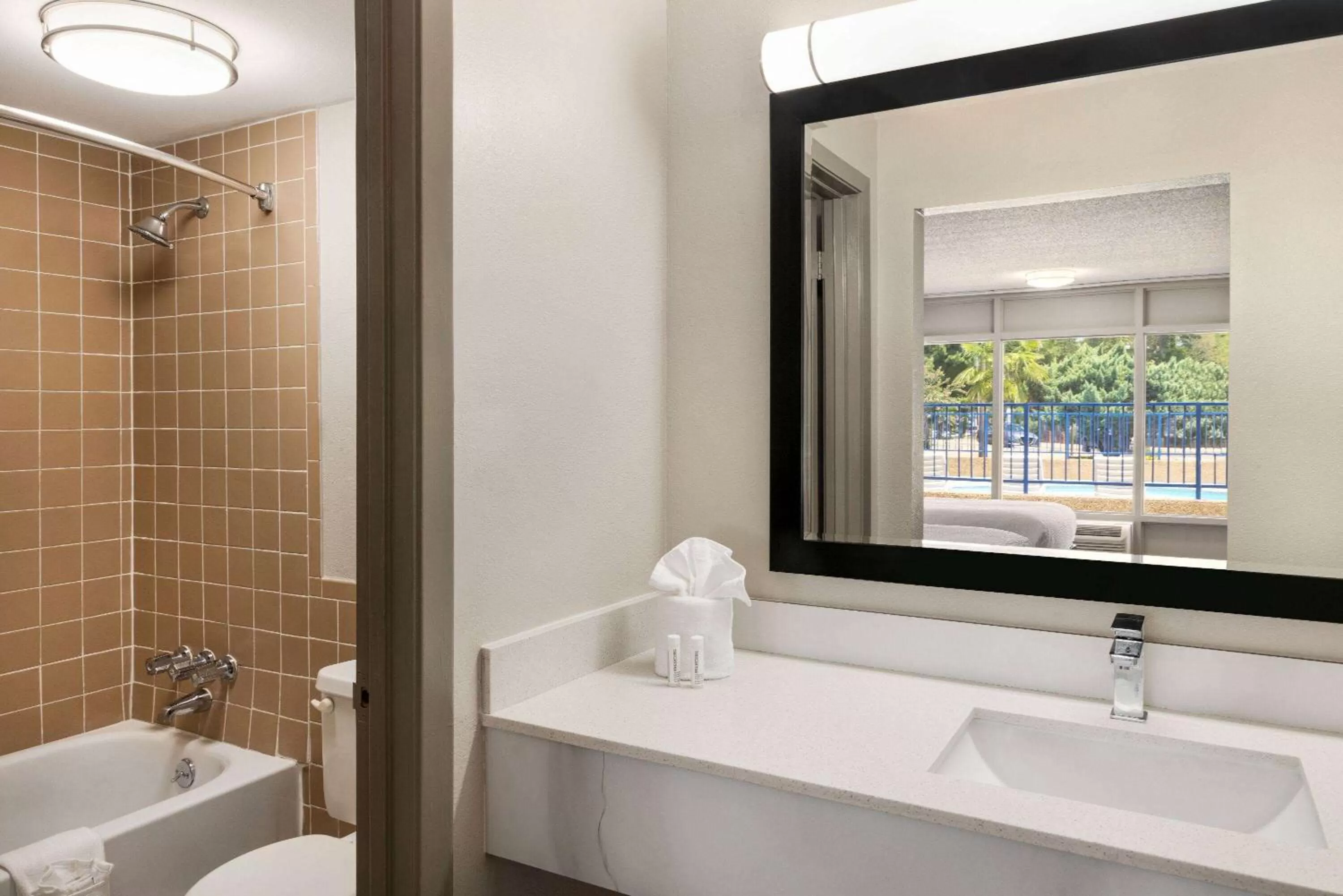 TV and multimedia in Days Inn by Wyndham McComb MS