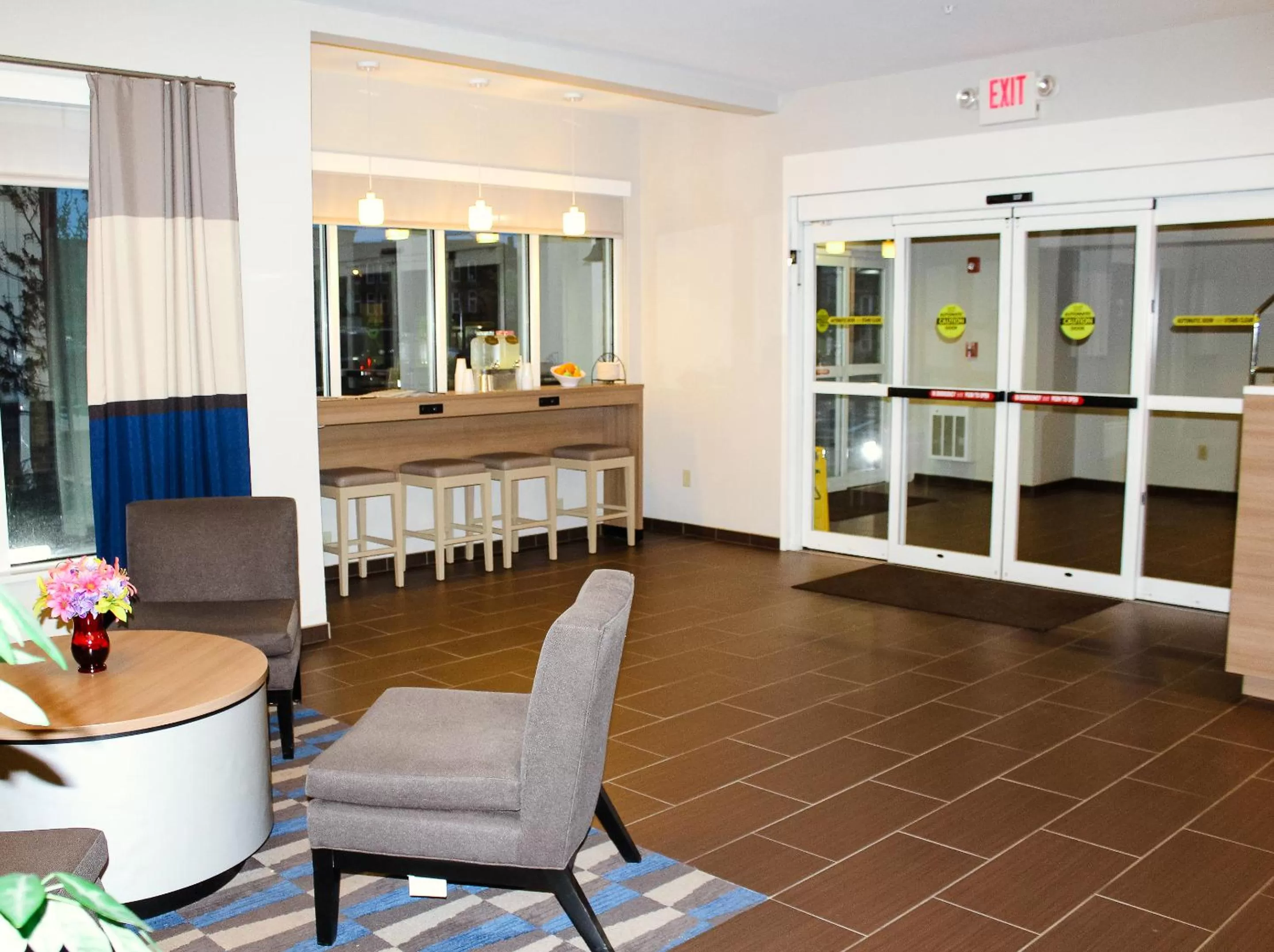 Communal lounge/ TV room in Microtel Inn & Suites by Wyndham - Penn Yan
