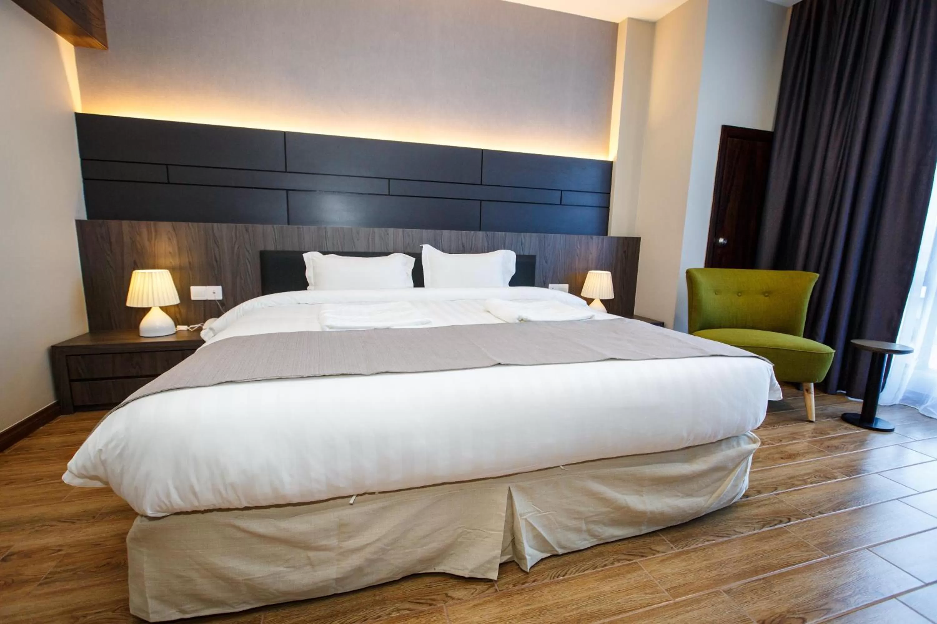 Bed in Lintas Platinum Hotel