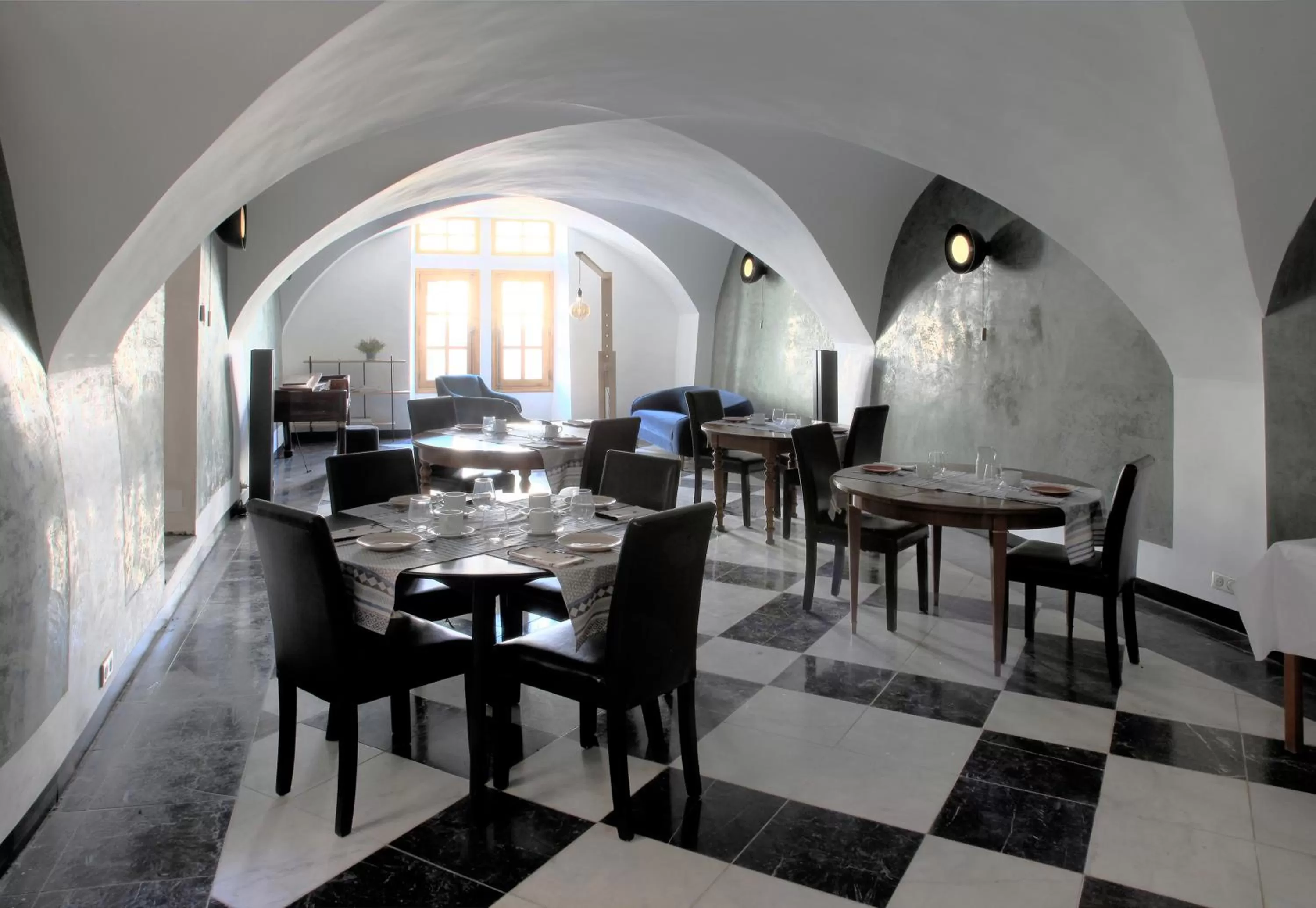 Dining area, Restaurant/Places to Eat in La Maison d'en Bas des Seigneurs