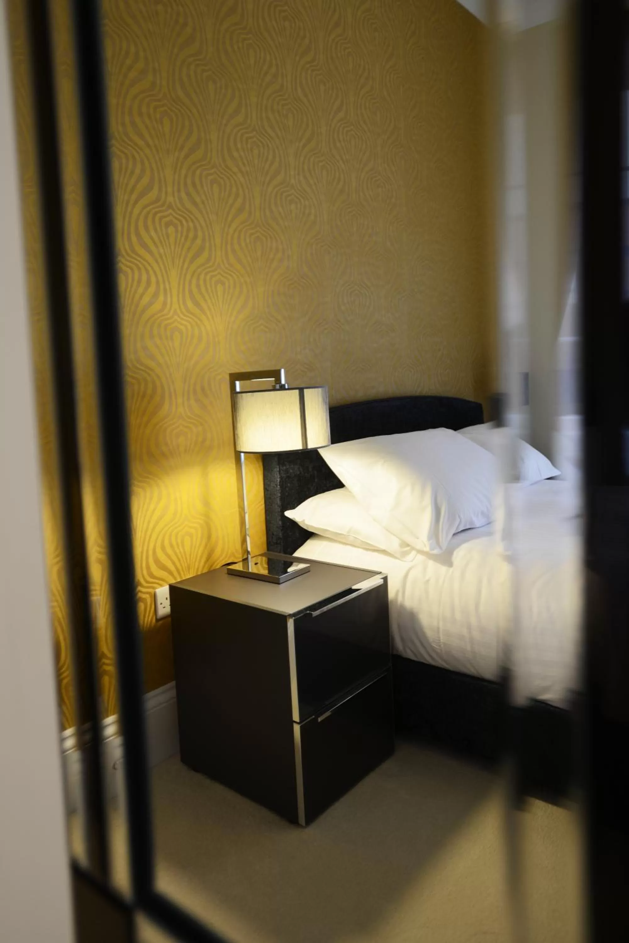 Bedroom, Bed in The Devon Court