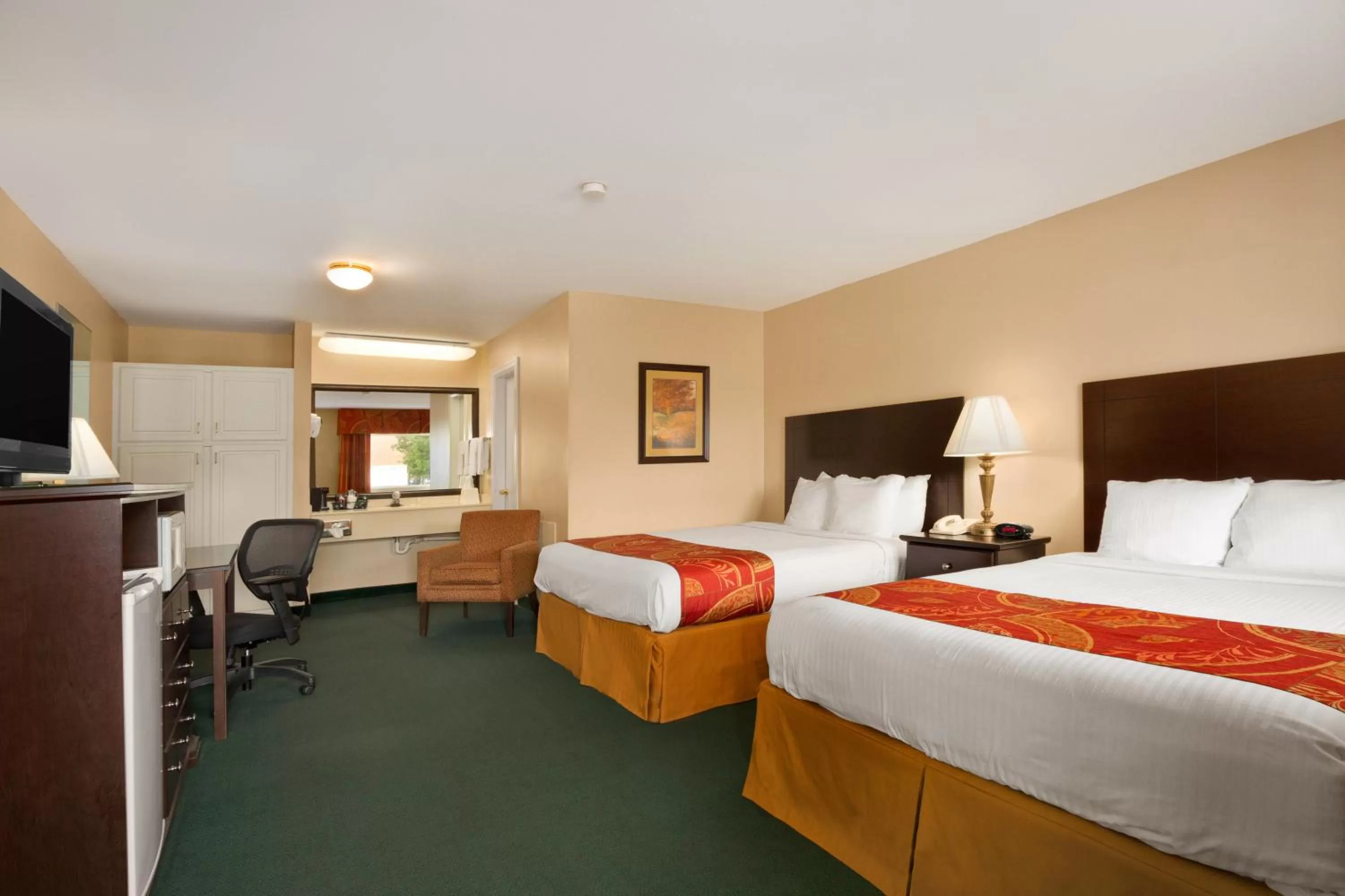 Bedroom, Bed in Days Inn by Wyndham Alexander City