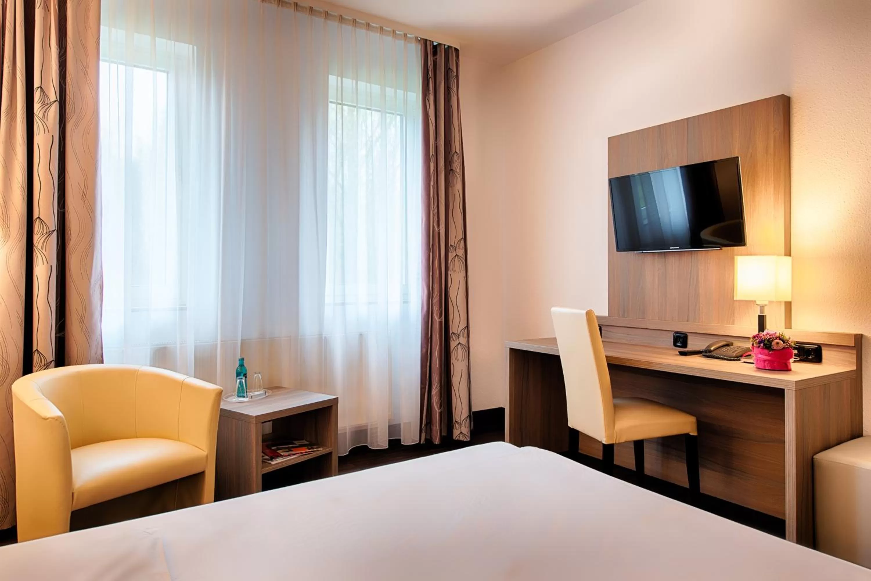 Photo of the whole room, Bed in ACHAT Hotel Bochum Dortmund