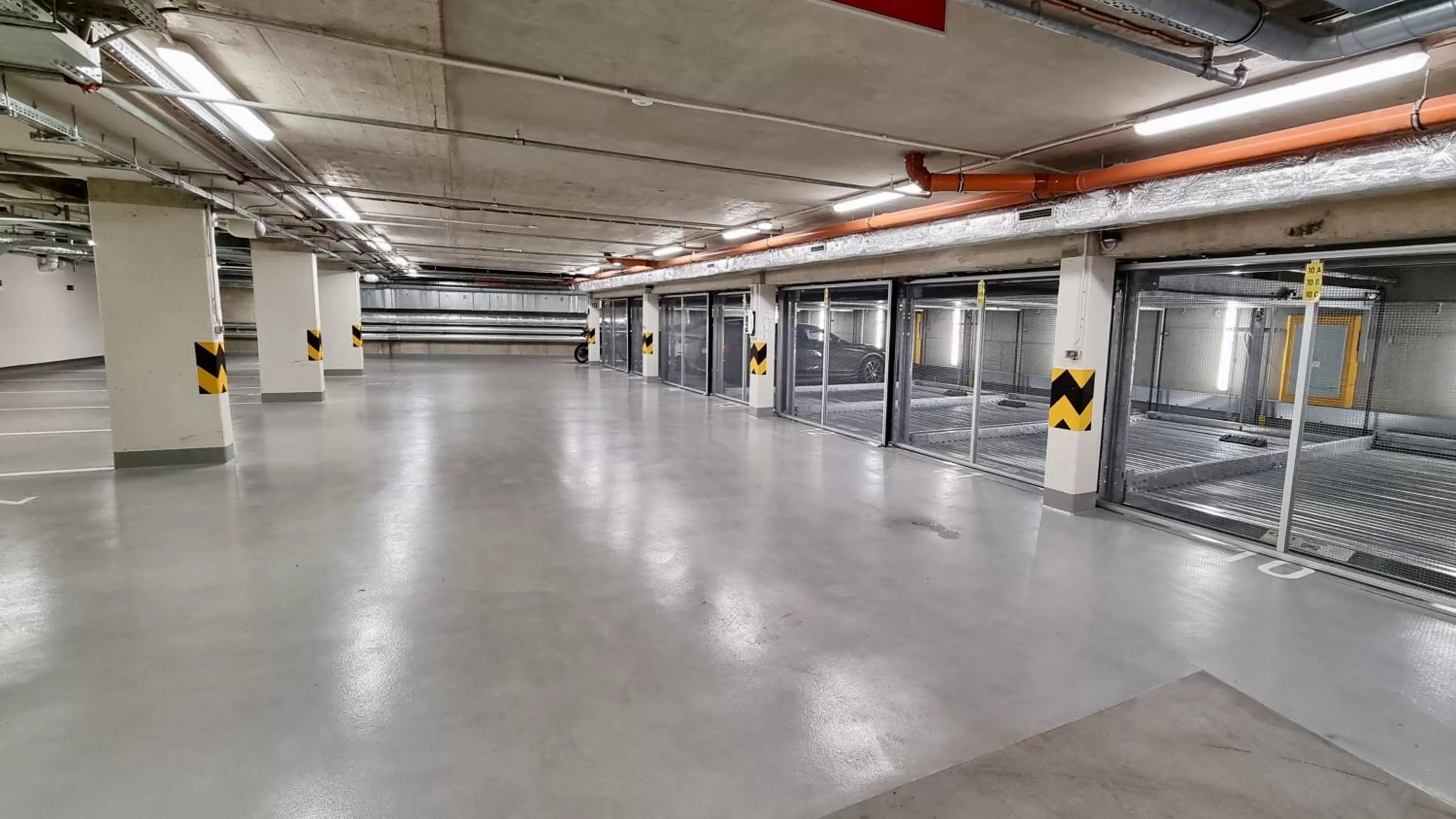 Parking in Hotel CUBE Prague