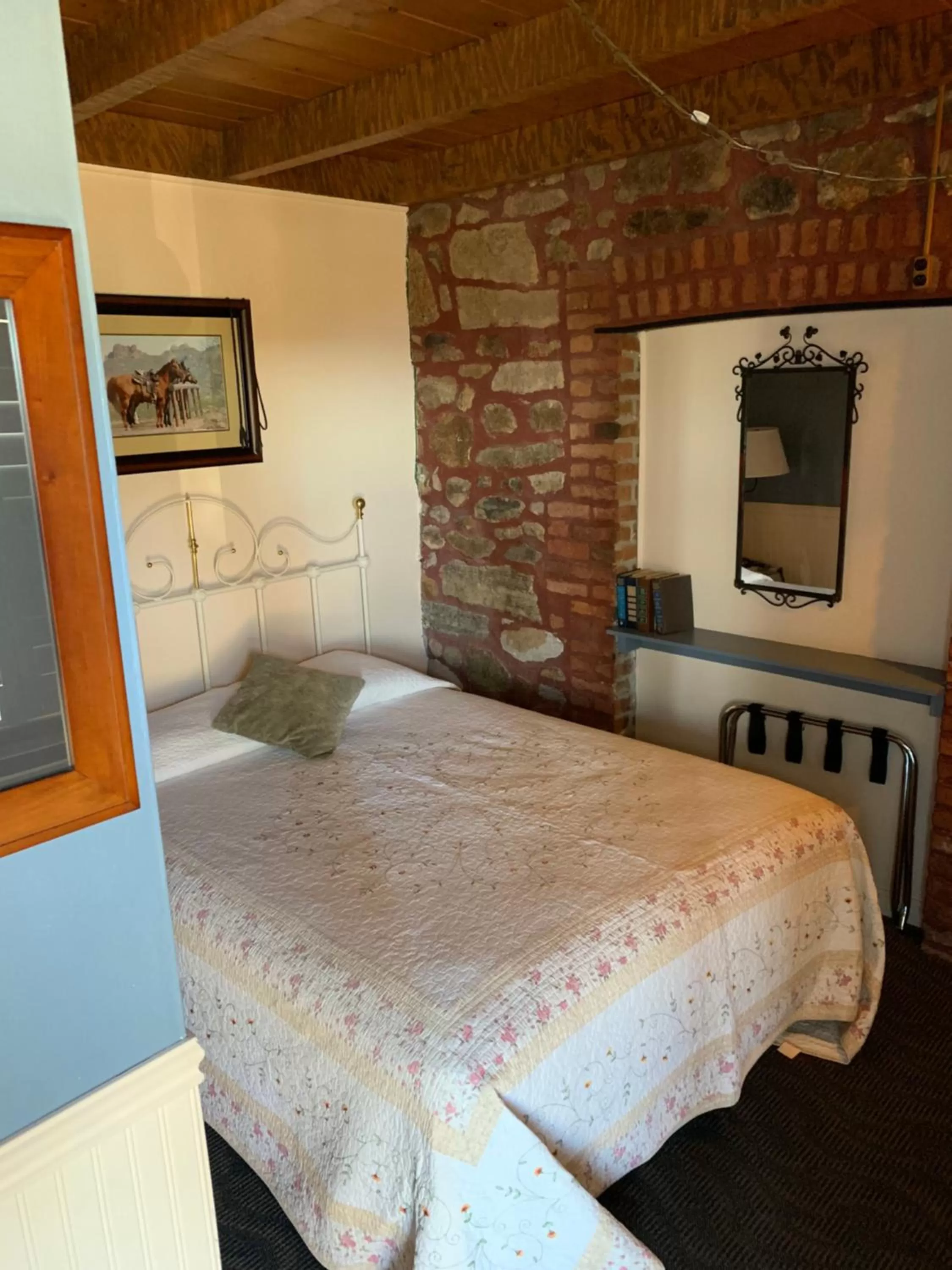 Bedroom, Bed in Sugarloaf Mountain Motel