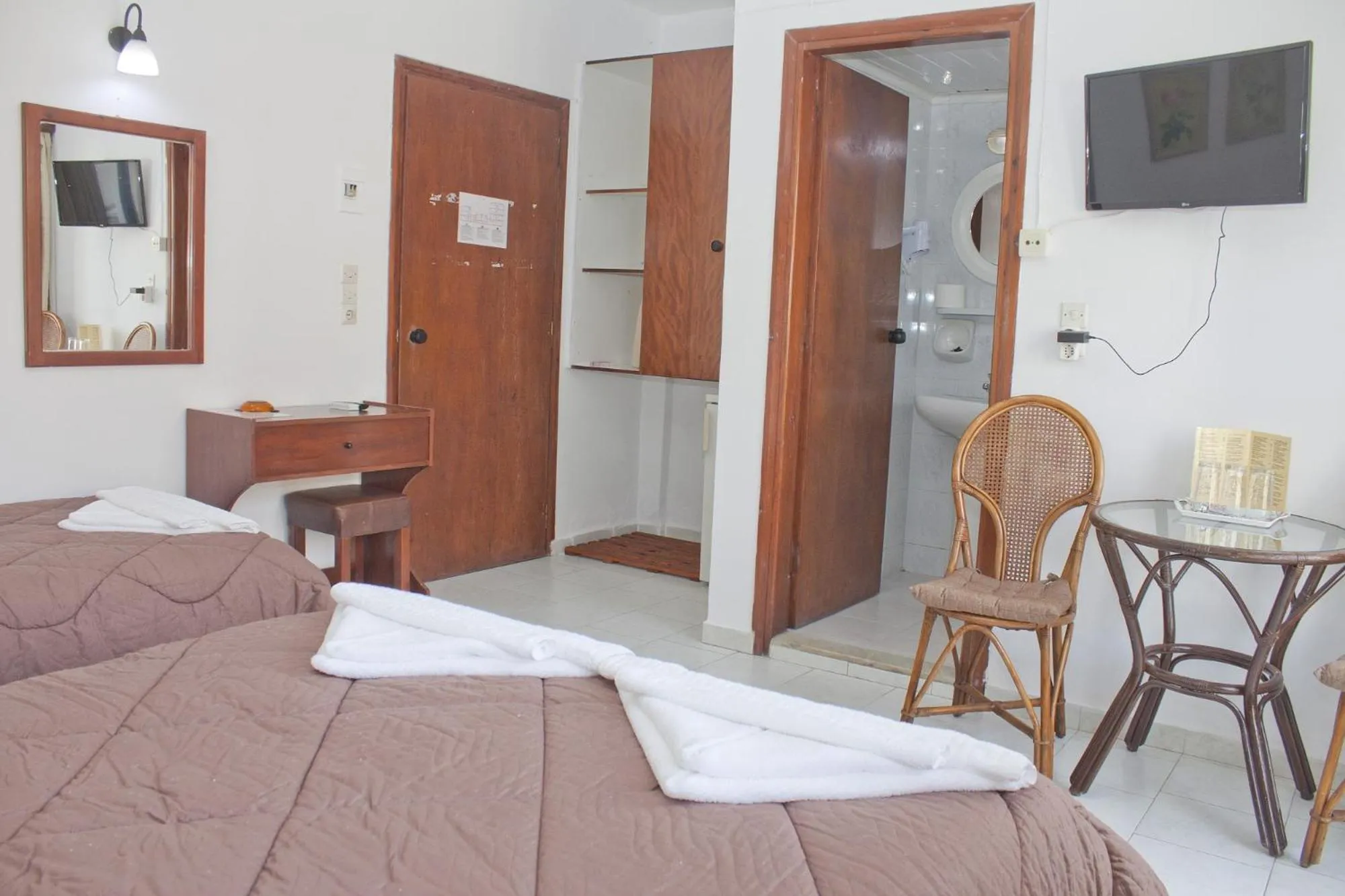 Photo of the whole room, Bed in Danaos Hotel