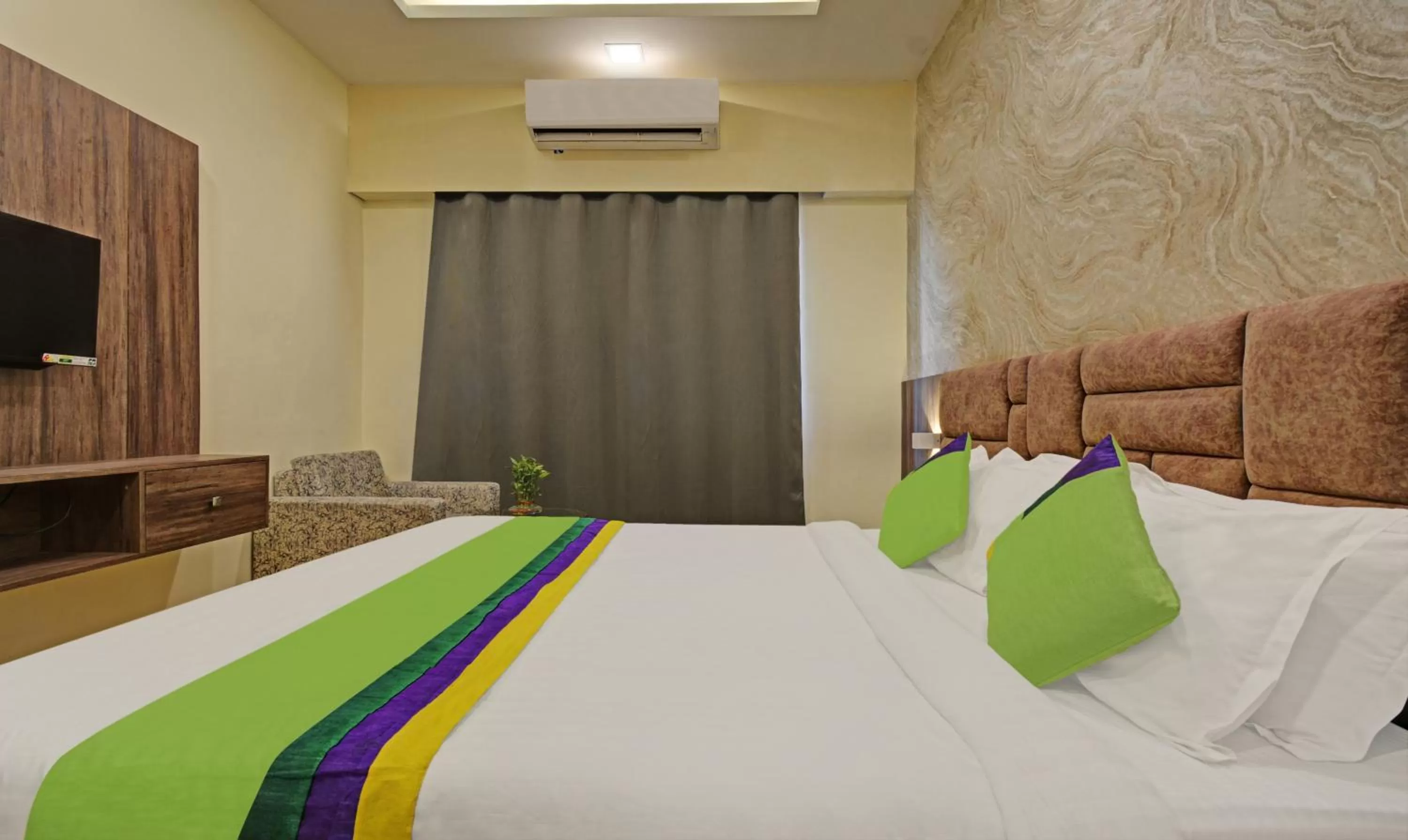 Bed in Tripli Hotels Le Shelton