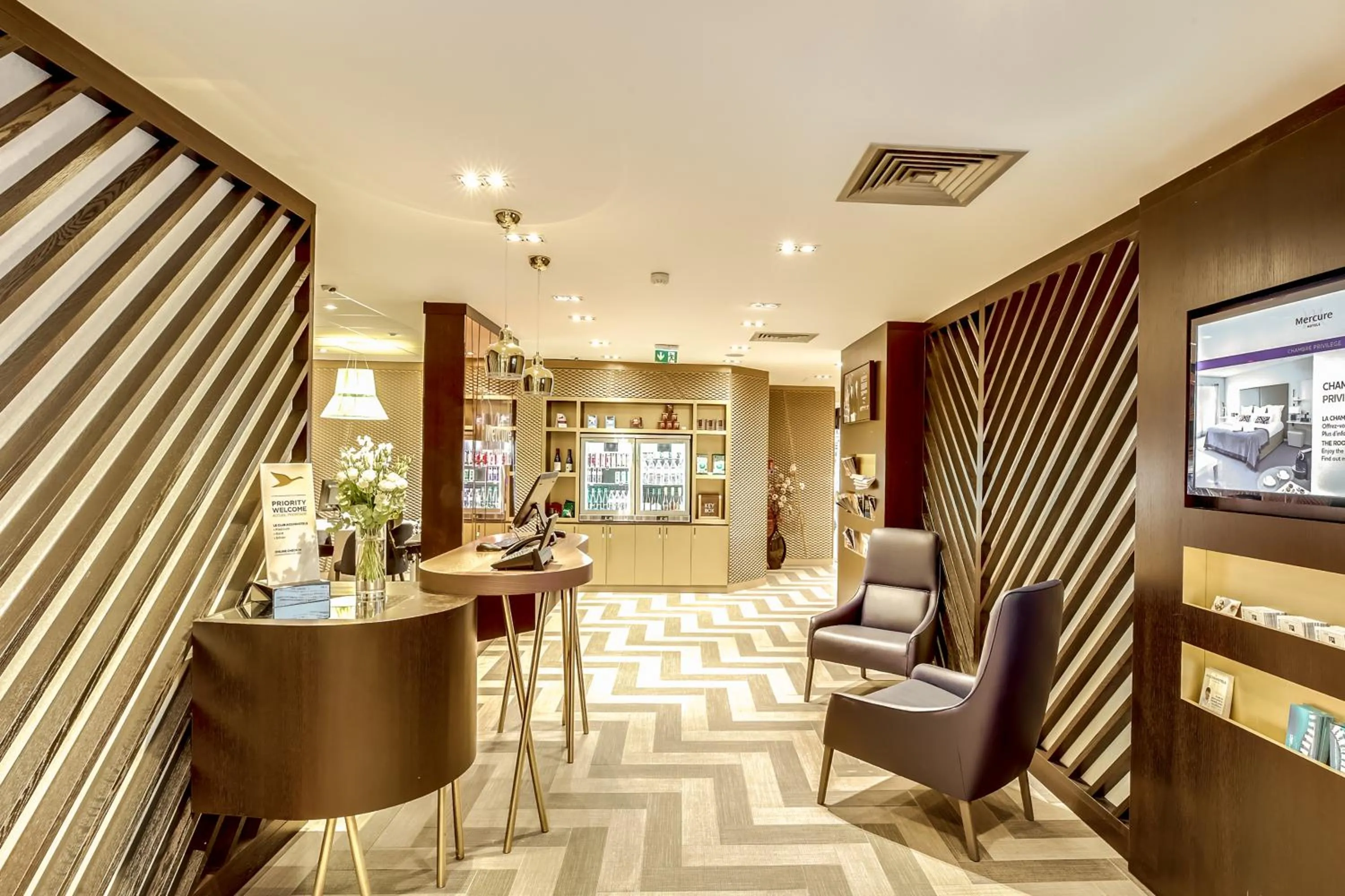 Lobby or reception in Mercure Paris Arc de Triomphe Etoile