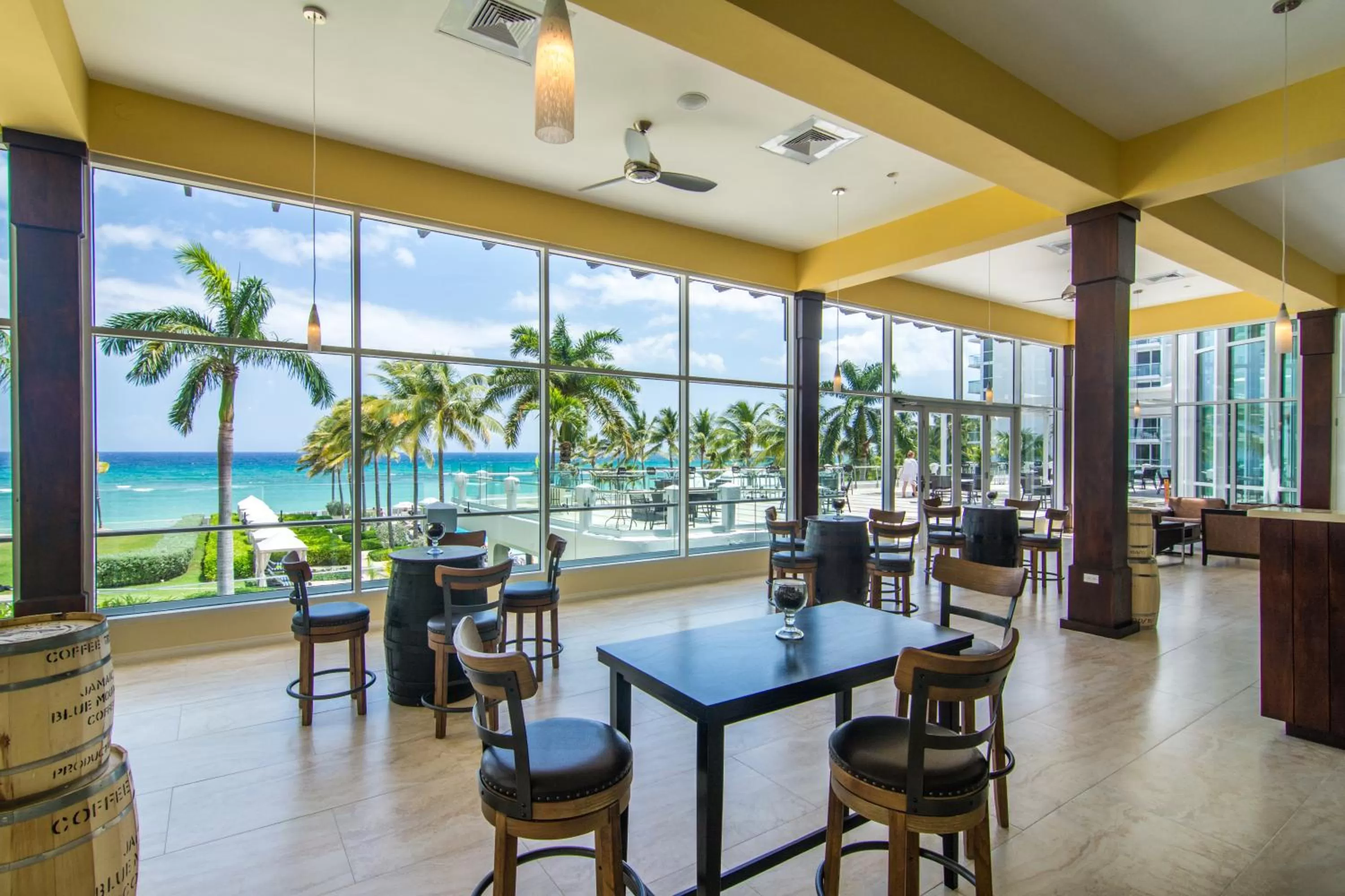 Lounge or bar in Dreams Rose Hall All-Inclusive Resort & Spa