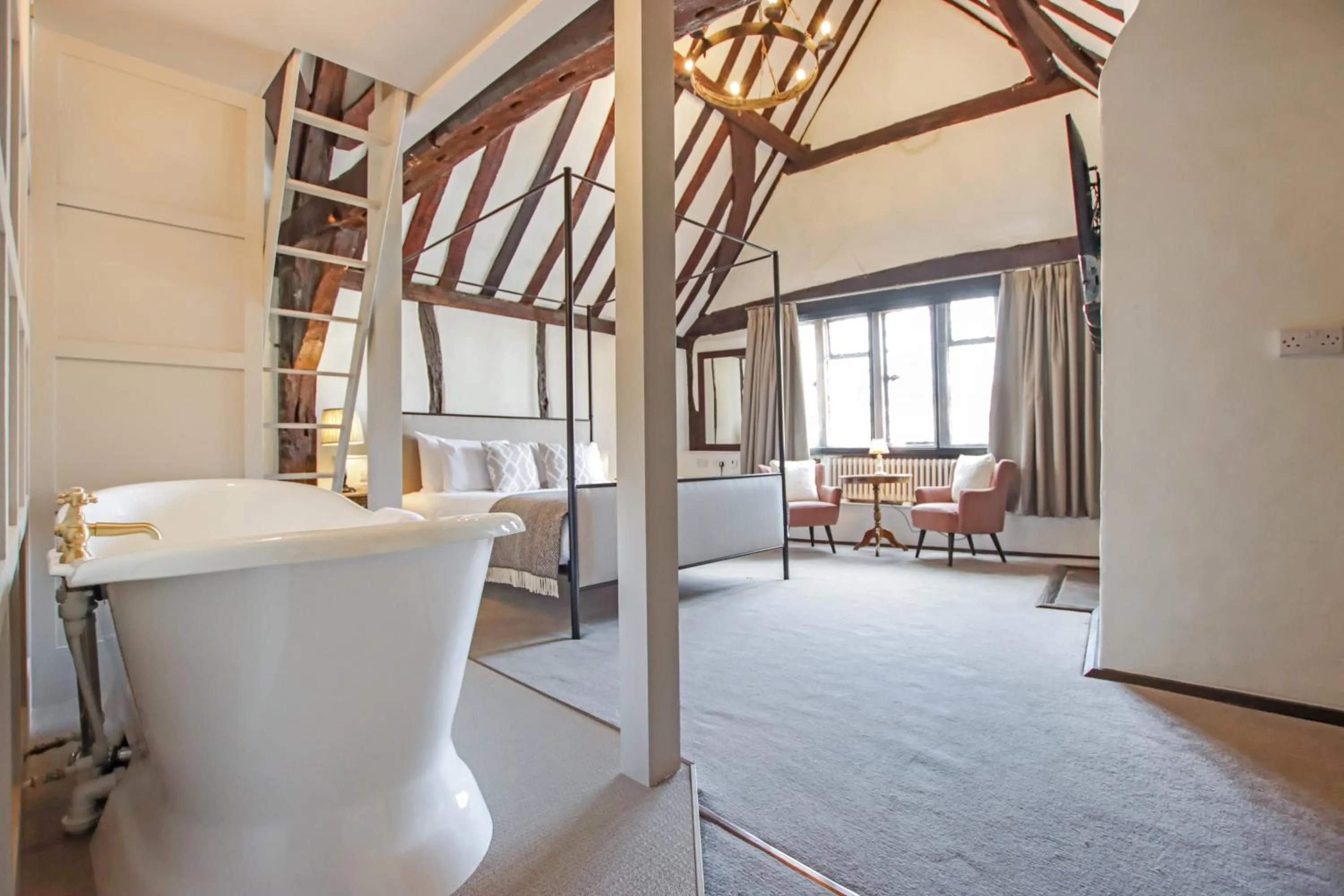 Bathroom in Kings Arms Hotel