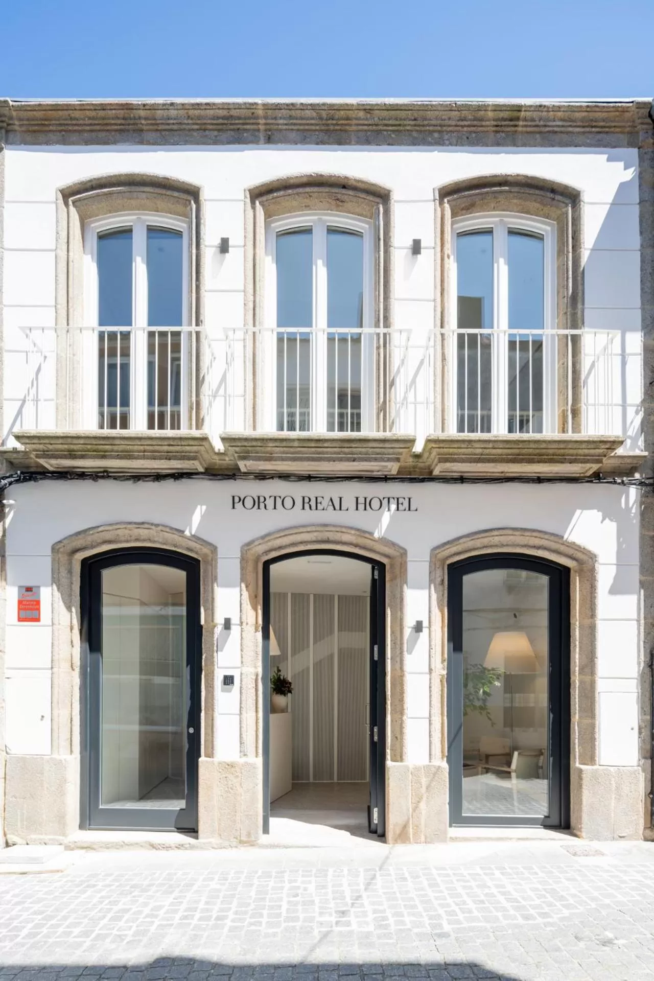 Facade/entrance, Property Building in Porto Real Hotel